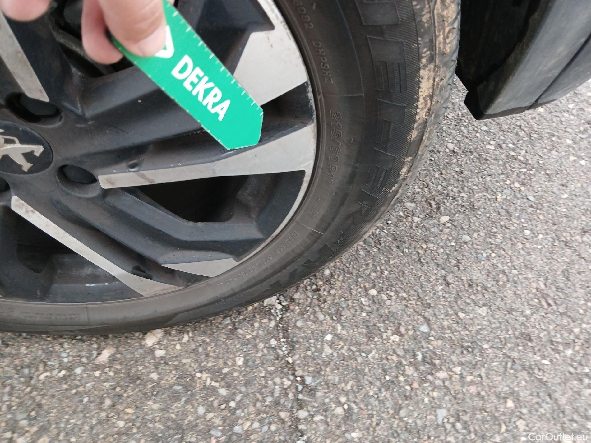  Peugeot  2008 PEUGEOT  / 2019 / 5P / todoterreno Allure BlueHDI 81kW (110CV) #17