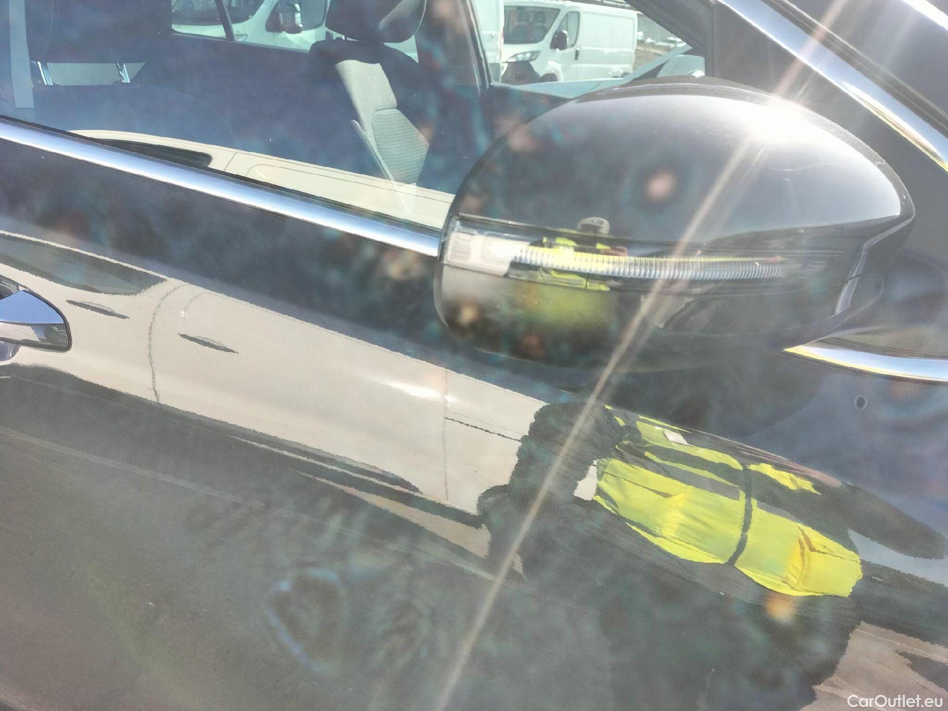  KIA  Sportage KIA  1.6MHEV Drive 100kW(136CV) 4x2(Crist Tintados) #56