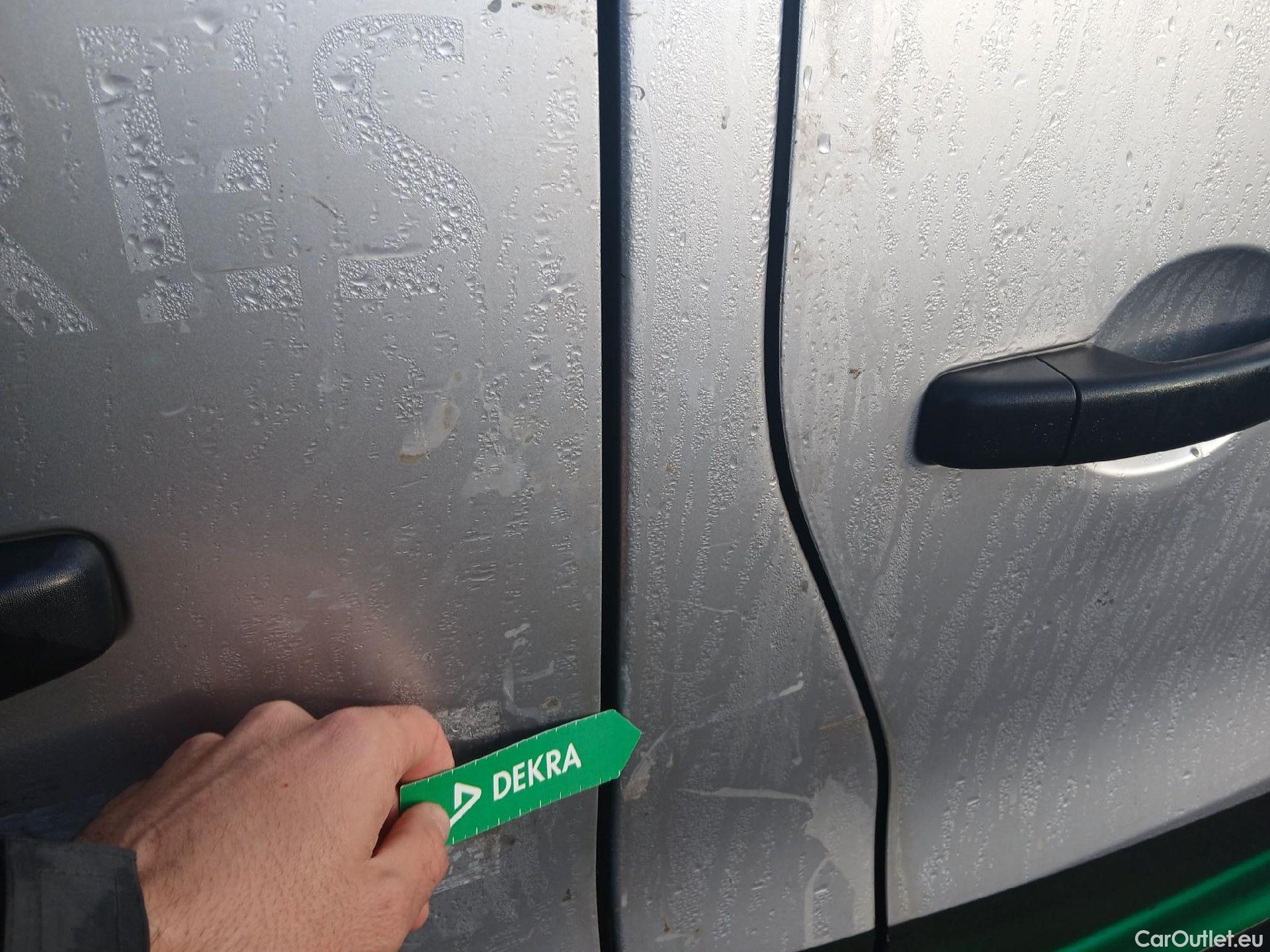  Renault  Trafic RENAULT  / 2019 / 4P / furgón Furgón 27 L1H1 Energy BluedCi 88 kW #44