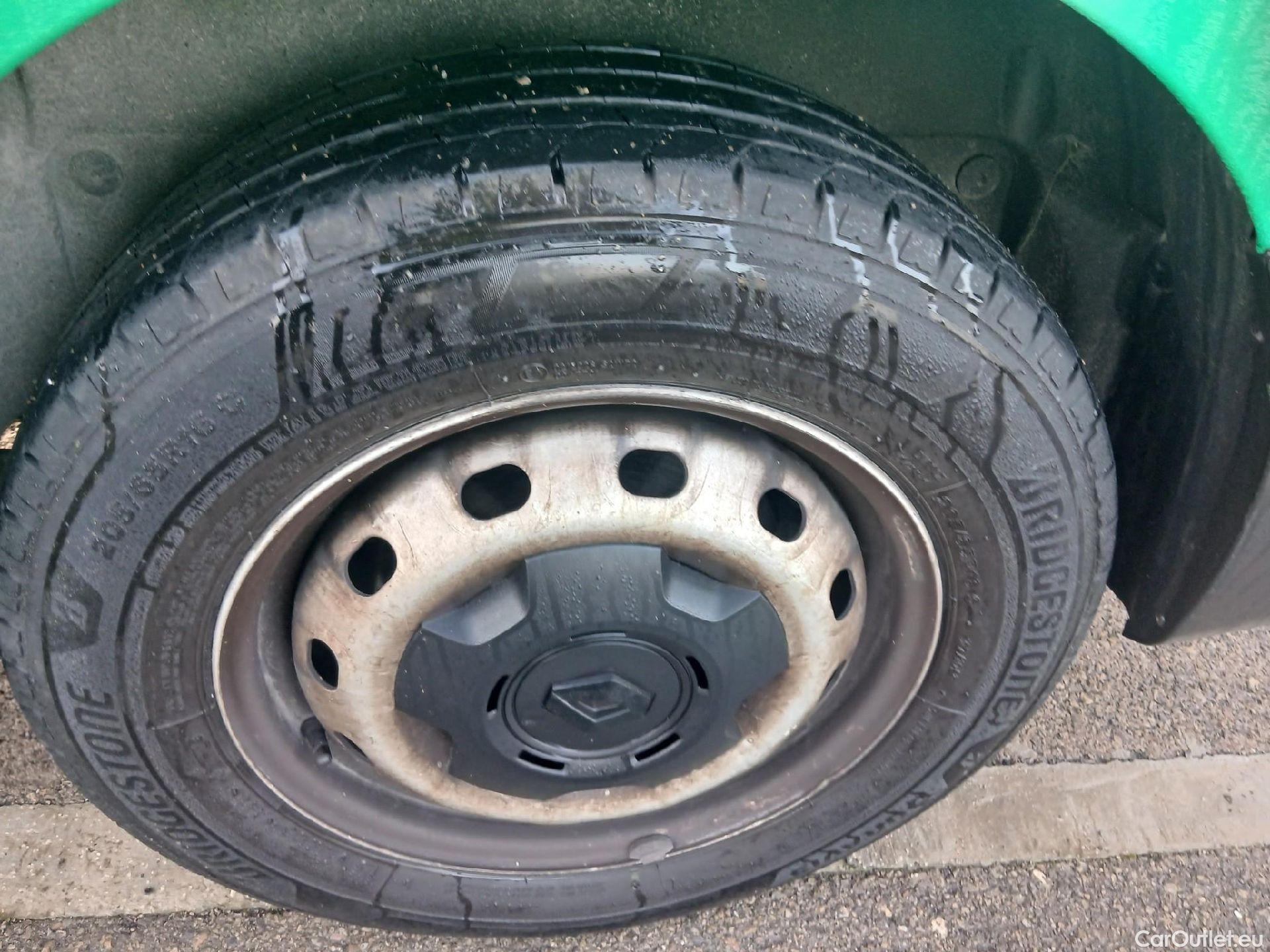  Renault  Trafic RENAULT  / 2019 / 4P / furgón Furgón 27 L1H1 Energy BluedCi 88 kW #21