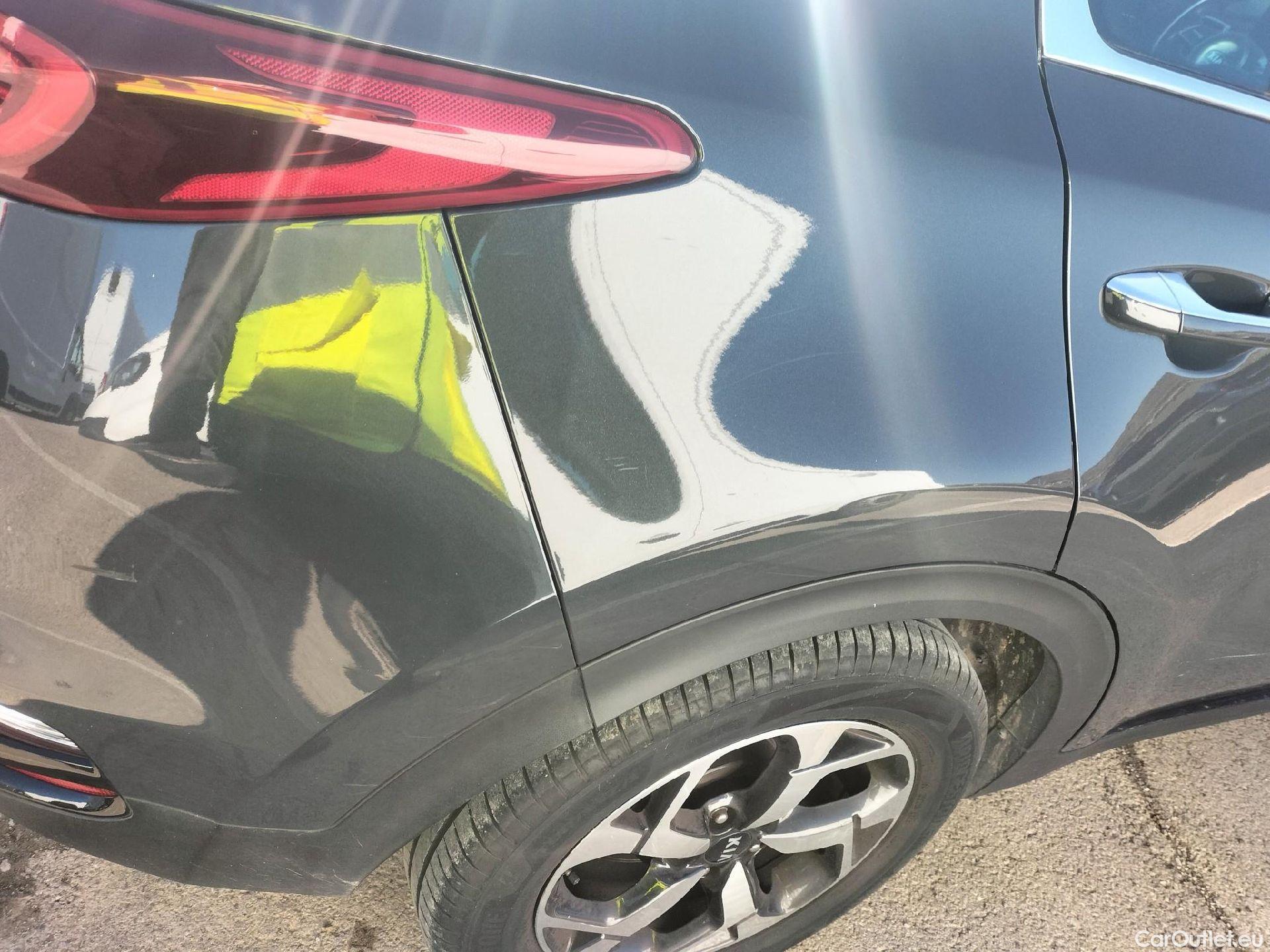  KIA  Sportage KIA  1.6MHEV Drive 100kW(136CV) 4x2(Crist Tintados) #46