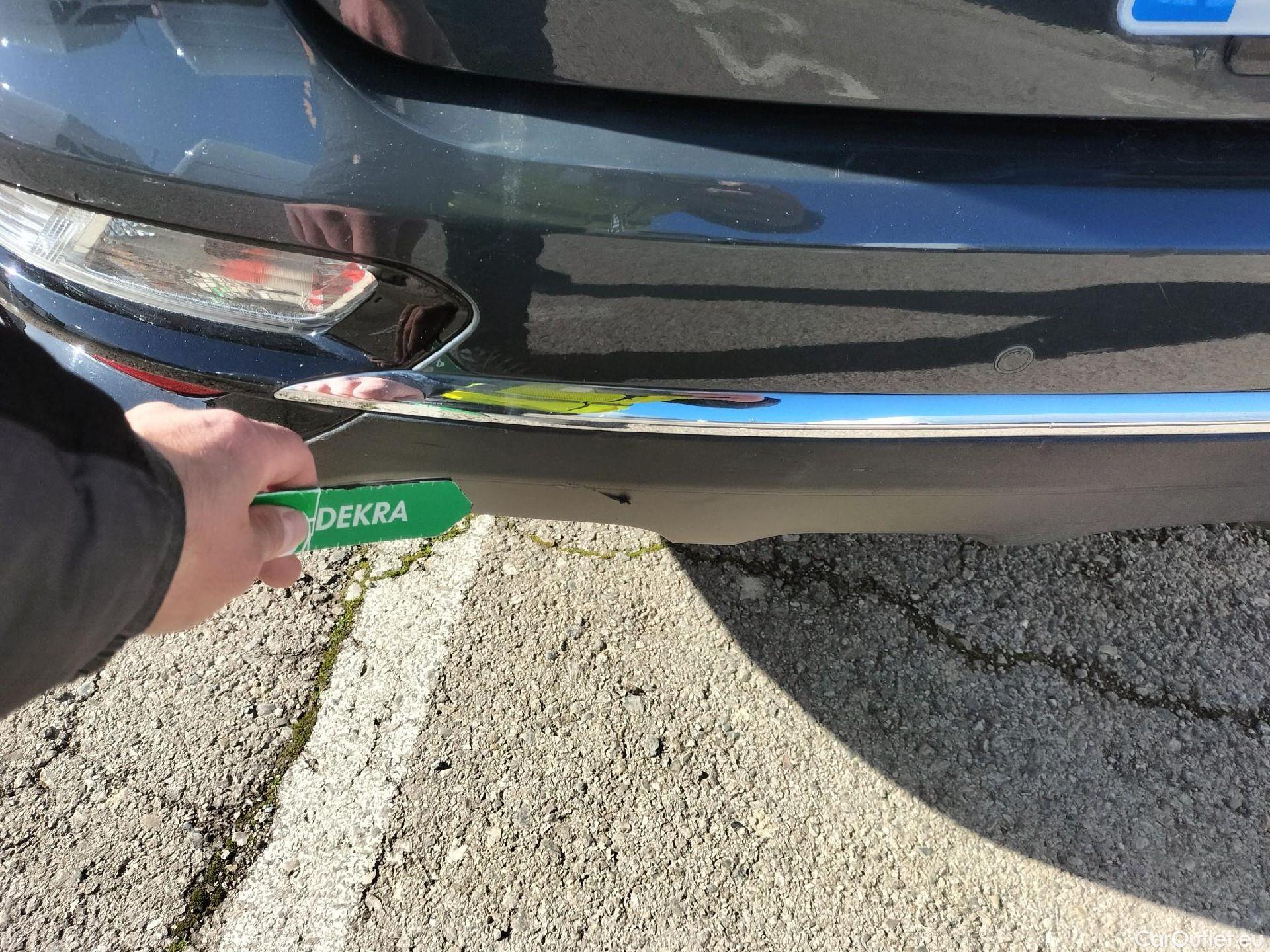  KIA  Sportage KIA  1.6MHEV Drive 100kW(136CV) 4x2(Crist Tintados) #32