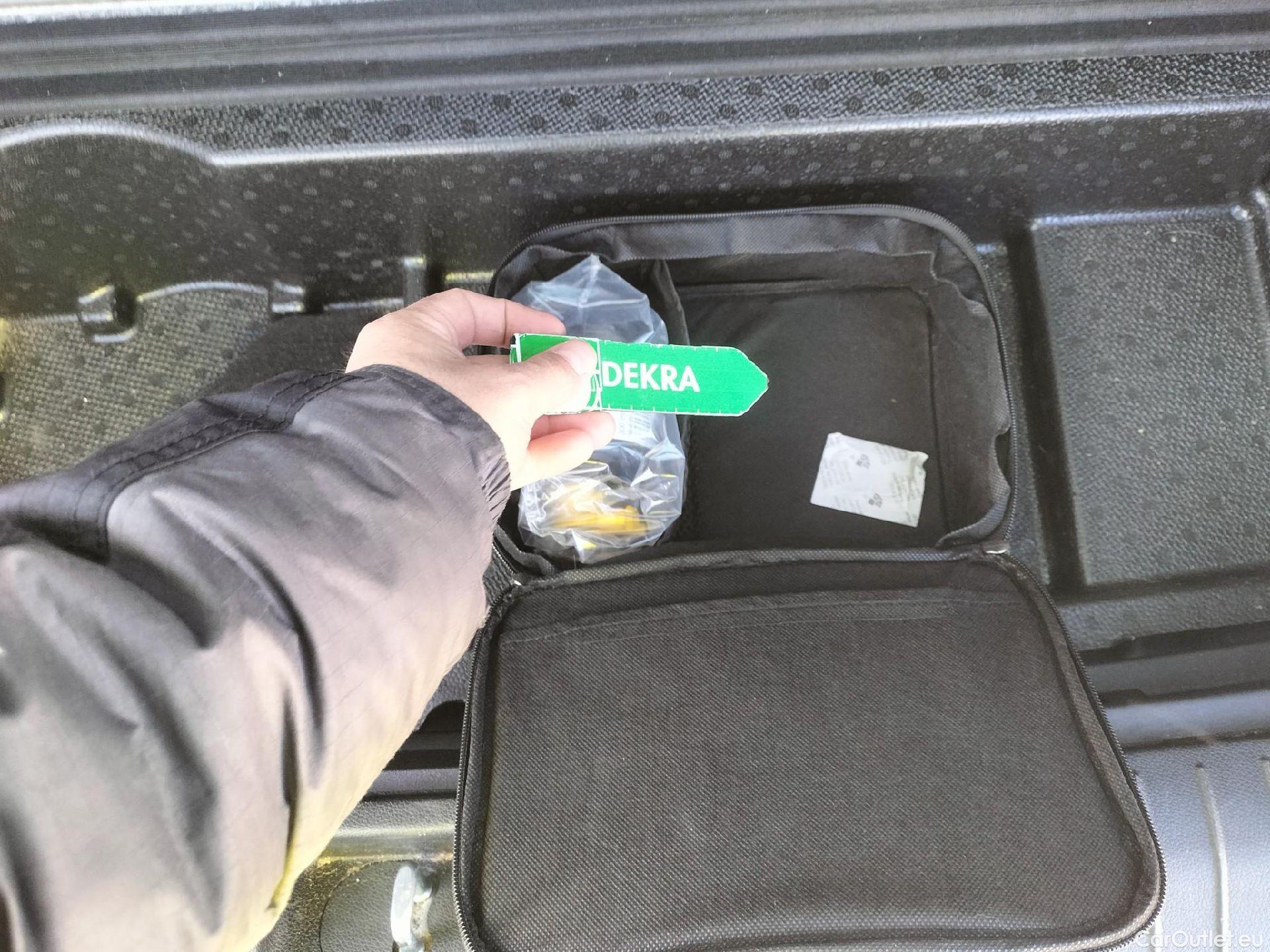  KIA  Sportage KIA  1.6MHEV Drive 100kW(136CV) 4x2(Crist Tintados) #2