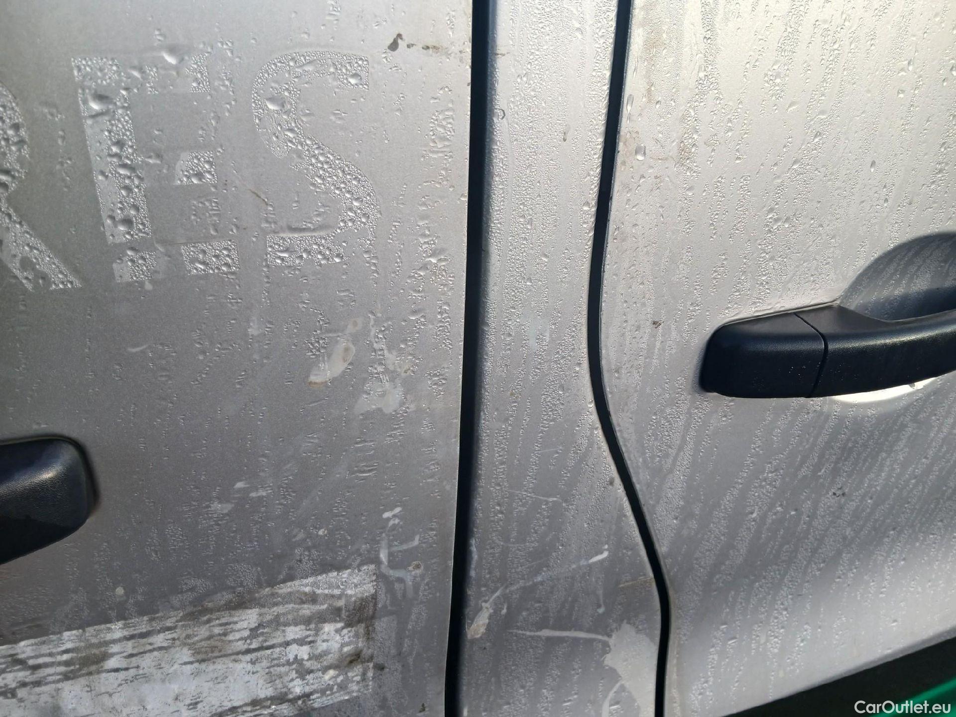  Renault  Trafic RENAULT  / 2019 / 4P / furgón Furgón 27 L1H1 Energy BluedCi 88 kW #45