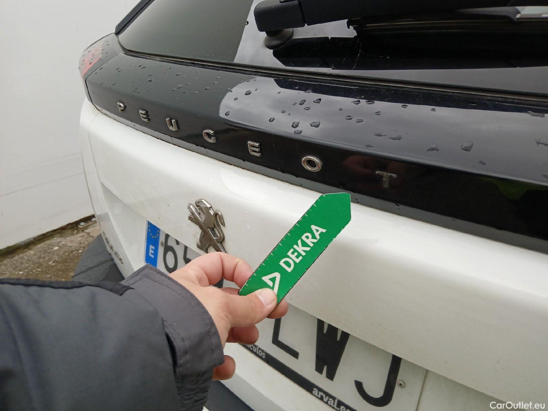  Peugeot  2008 PEUGEOT  / 2019 / 5P / todoterreno Allure BlueHDI 81kW (110CV) #28