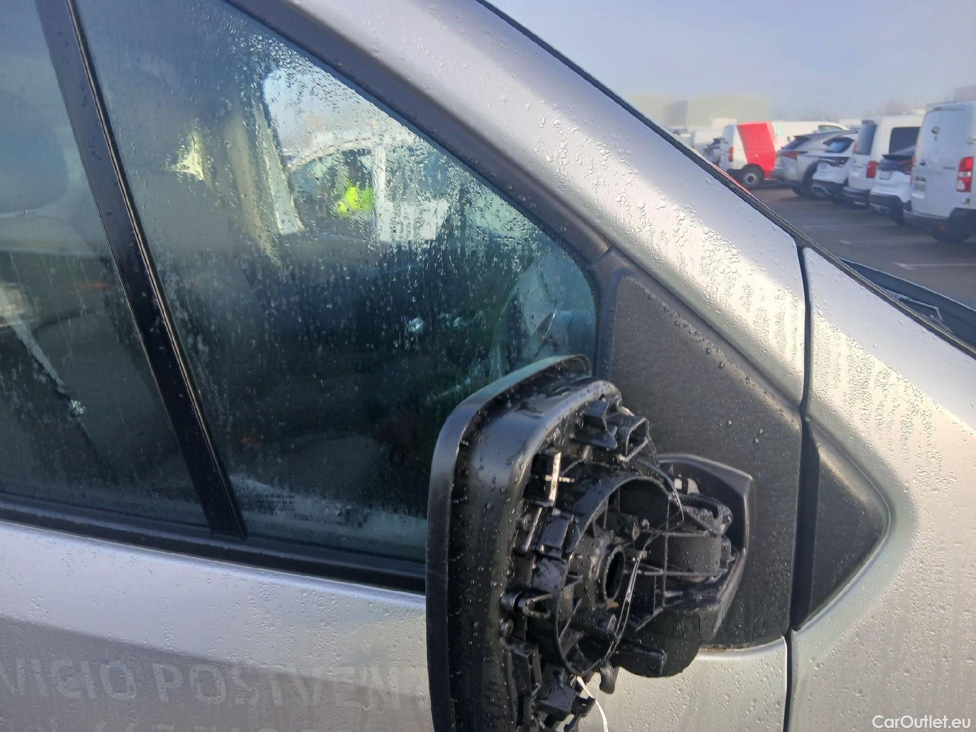  Renault  Trafic RENAULT  / 2019 / 4P / furgón Furgón 27 L1H1 Energy BluedCi 88 kW #50