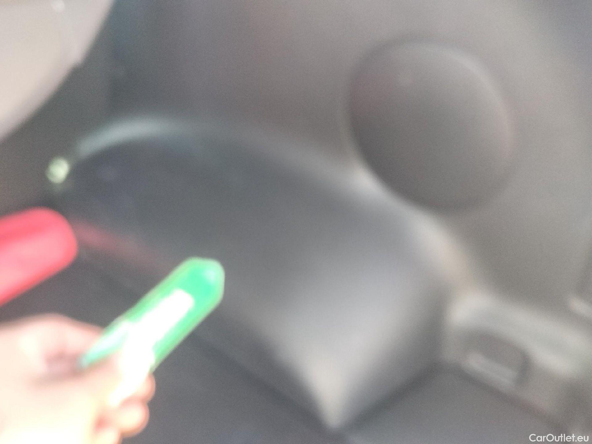  KIA  Sportage KIA  1.6MHEV Drive 100kW(136CV) 4x2(Crist Tintados) #44