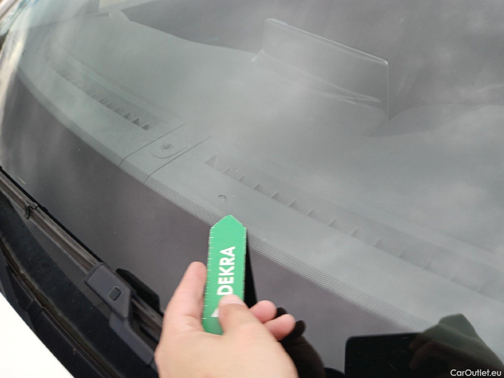  Peugeot  2008 PEUGEOT  / 2019 / 5P / todoterreno Allure BlueHDI 81kW (110CV) #5