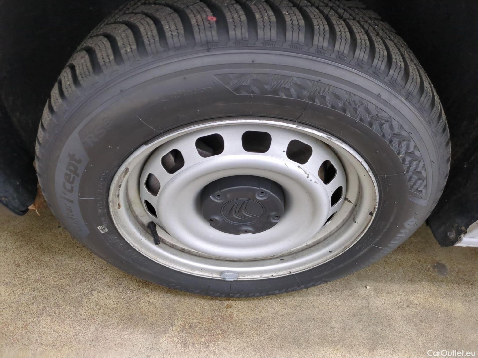  Citroen  Berlingo CITROEN  VU 4p Fourgonnette M 650kg BlueHDi 100 SandS BVM Driver #9