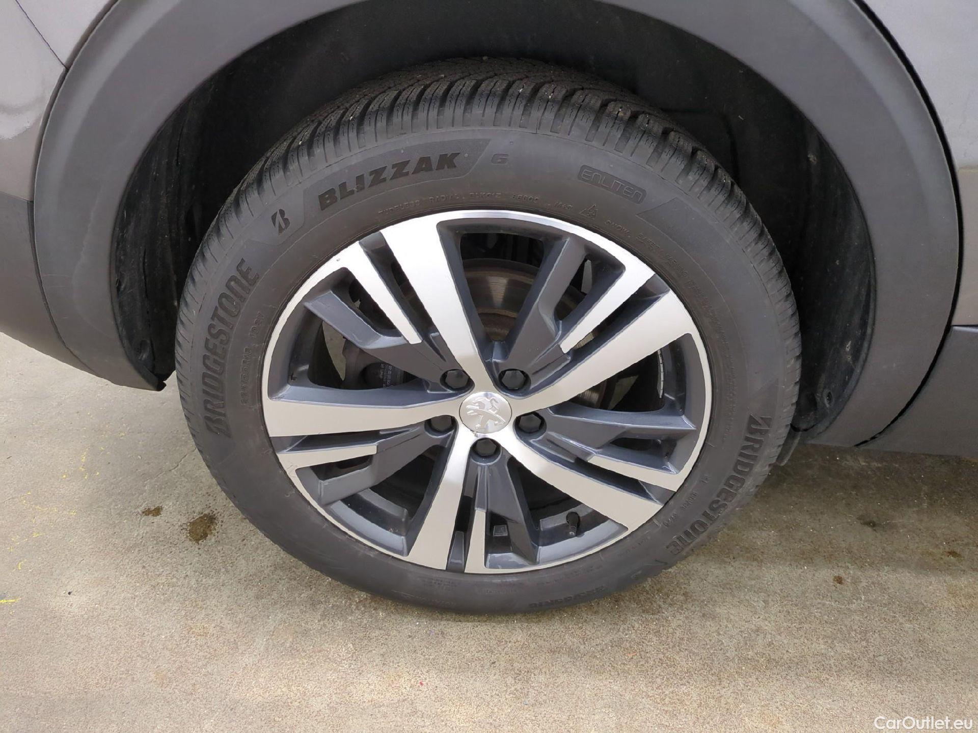  Peugeot  5008  Allure Pack 1.5 HDi 130CV BVA8 7 Sieges E6d #8