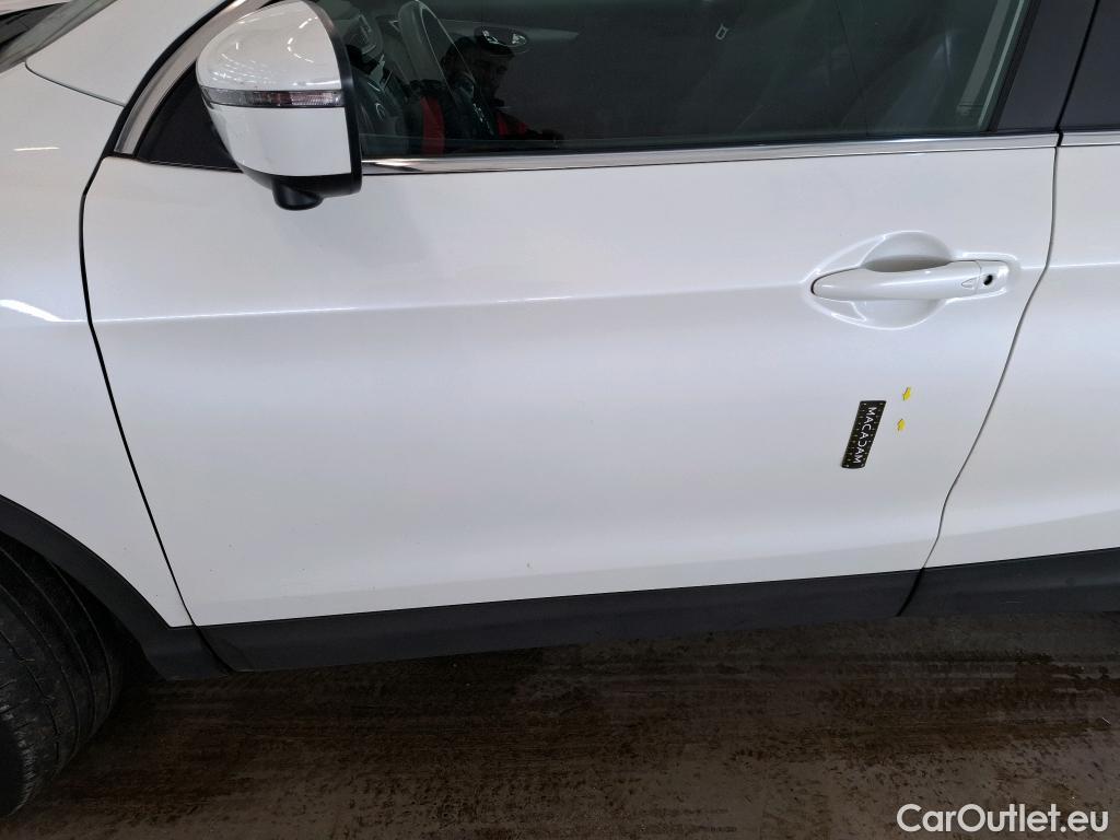  Nissan  Qashqai NISSAN  5p Crossover 1.3 DIG-T 140 Tekna #90