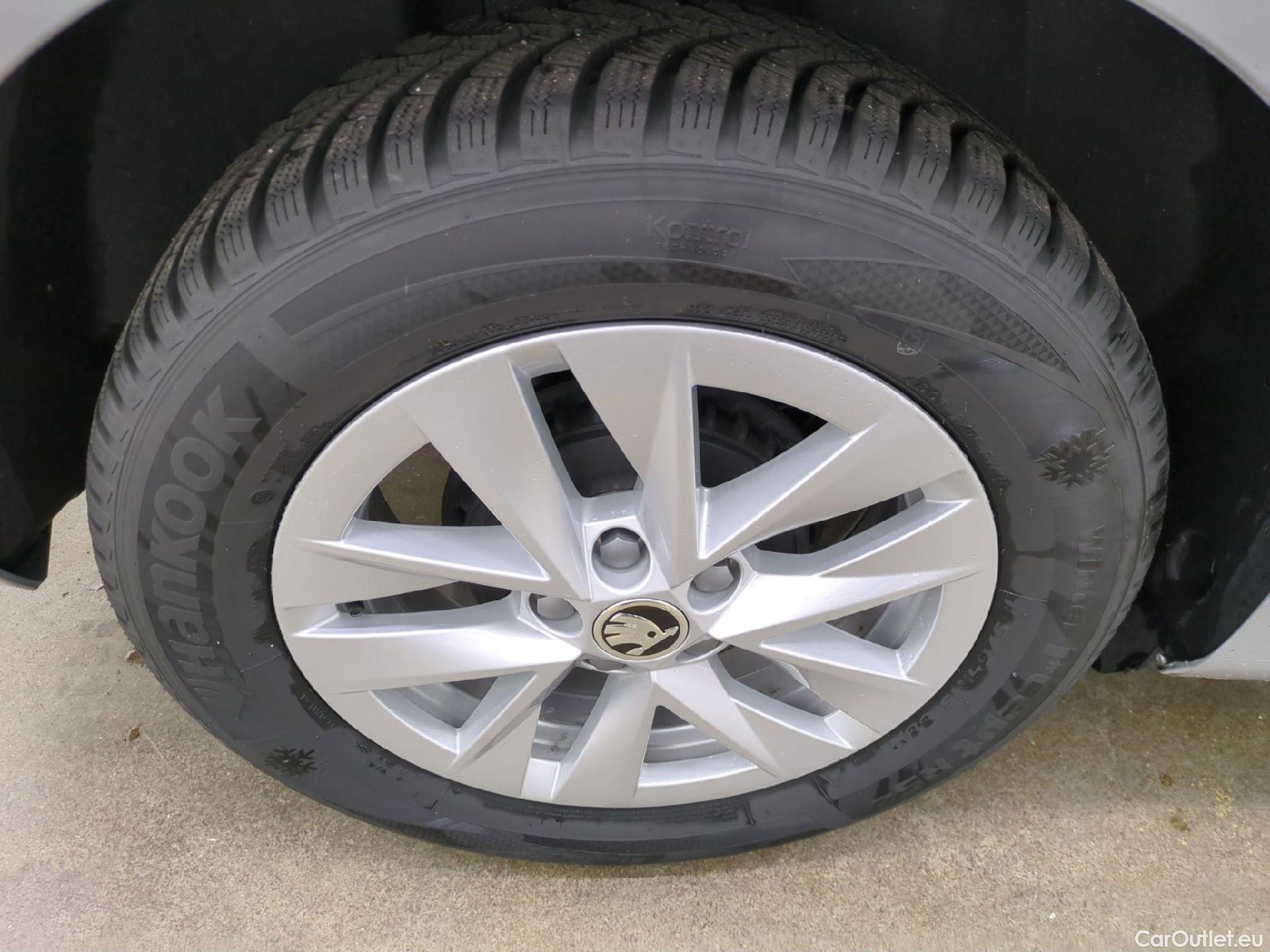  Skoda  Fabia  Ambition 1.0 MPI 80CV BVM5 E6d #8