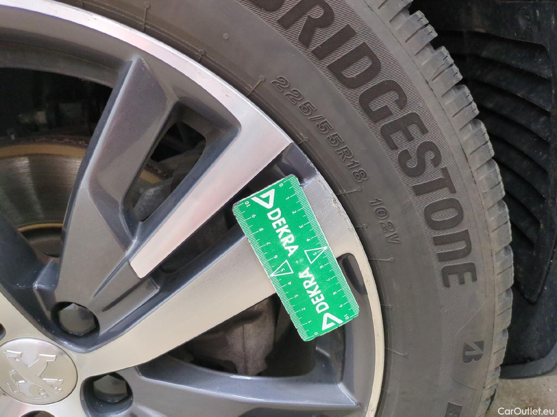  Peugeot  5008  Allure Pack 1.5 HDi 130CV BVA8 7 Sieges E6d #32