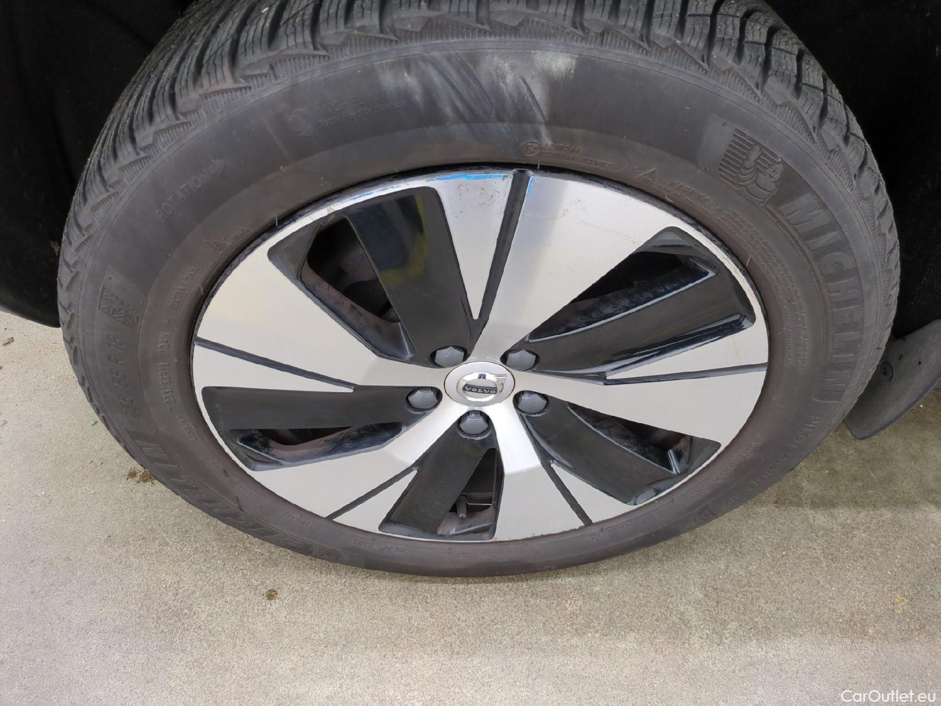  Volvo  XC 40 VOLVO XC40 / 2022 / 5P / SUV Recharge T4 211 DCT7 Start #13