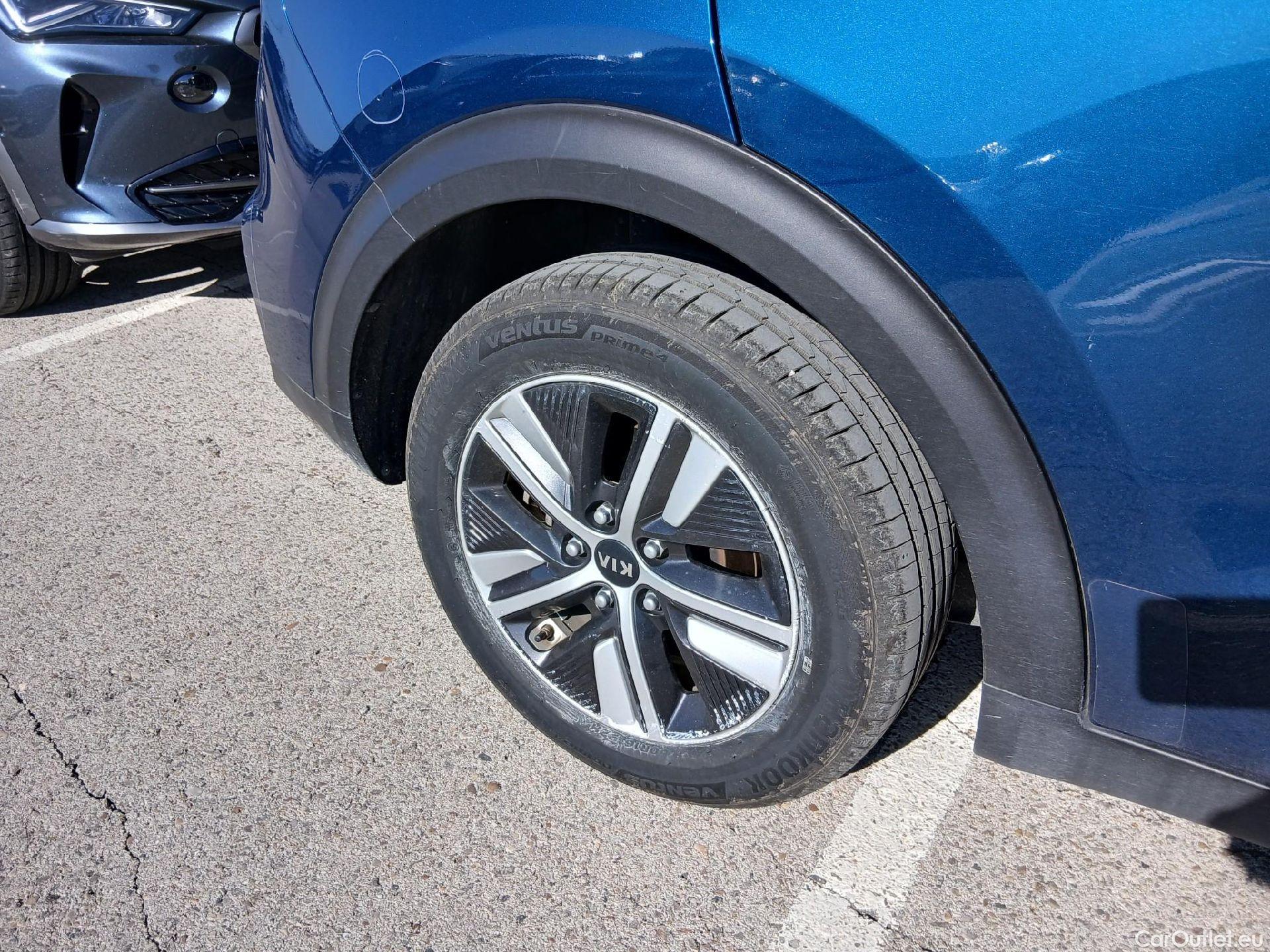  KIA  Niro KIA  / 2019 / 5P / crossover 1.6 GDi HEV 104kW (141CV) Drive #43