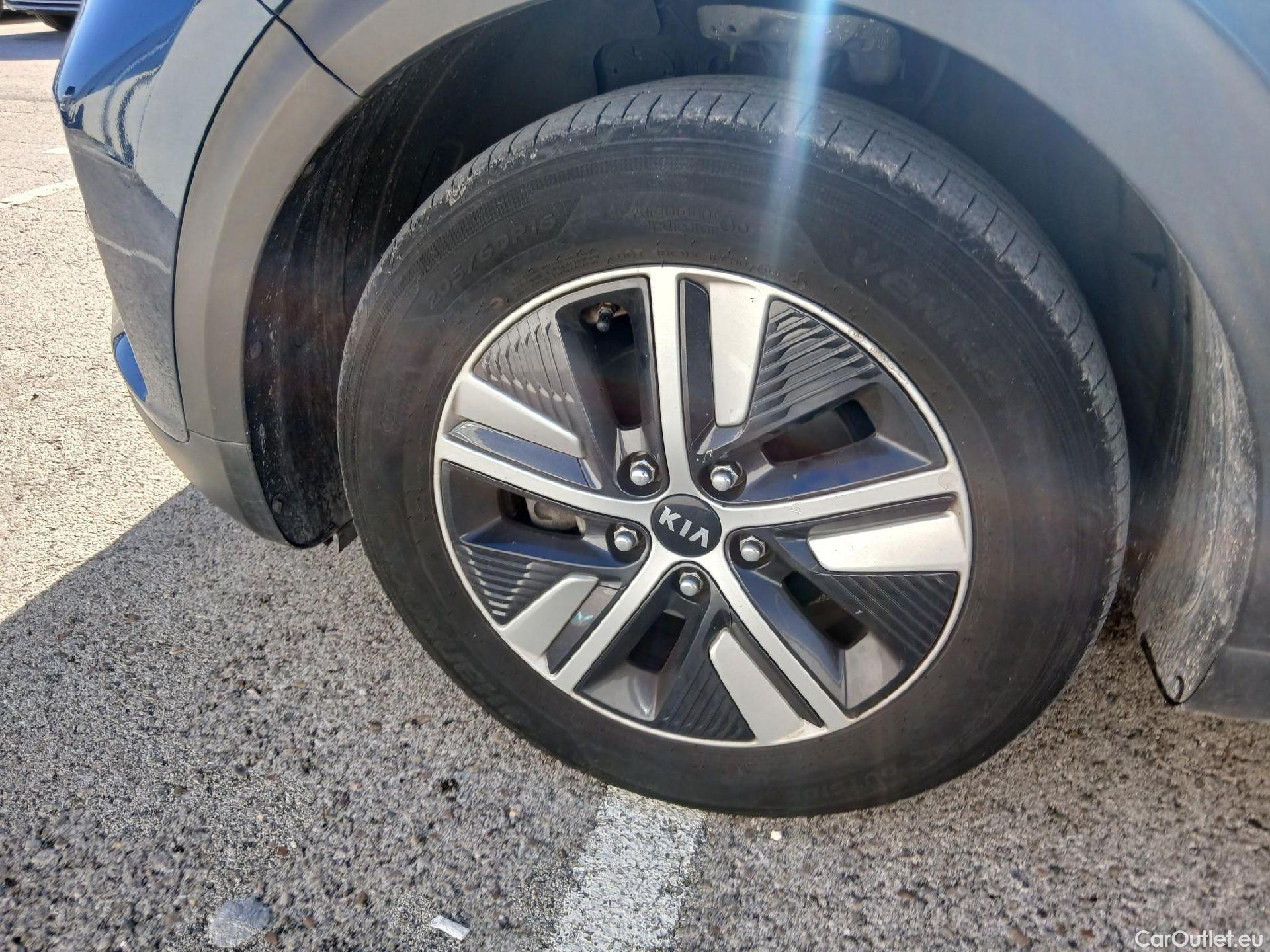  KIA  Niro KIA  / 2019 / 5P / crossover 1.6 GDi HEV 104kW (141CV) Drive #20