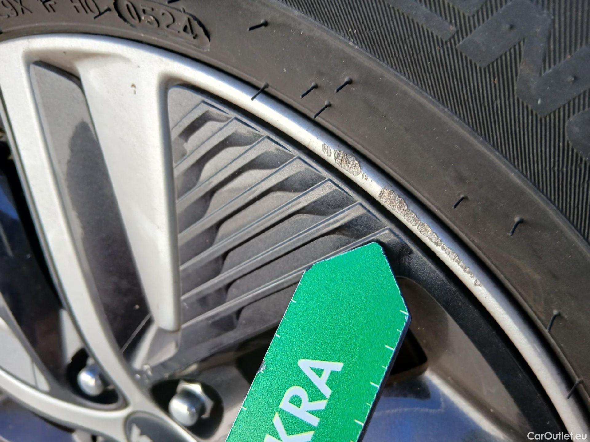  KIA  Niro KIA  / 2019 / 5P / crossover 1.6 GDi HEV 104kW (141CV) Drive #19