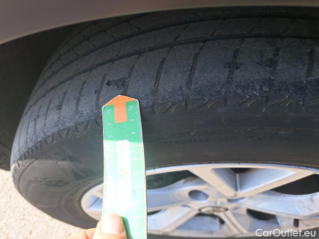  Nissan  Juke NISSAN  / 2019 / 5P / crossover DIG-T 84 kW (114 CV) DCT 7 V N-Connecta (AC2) #2