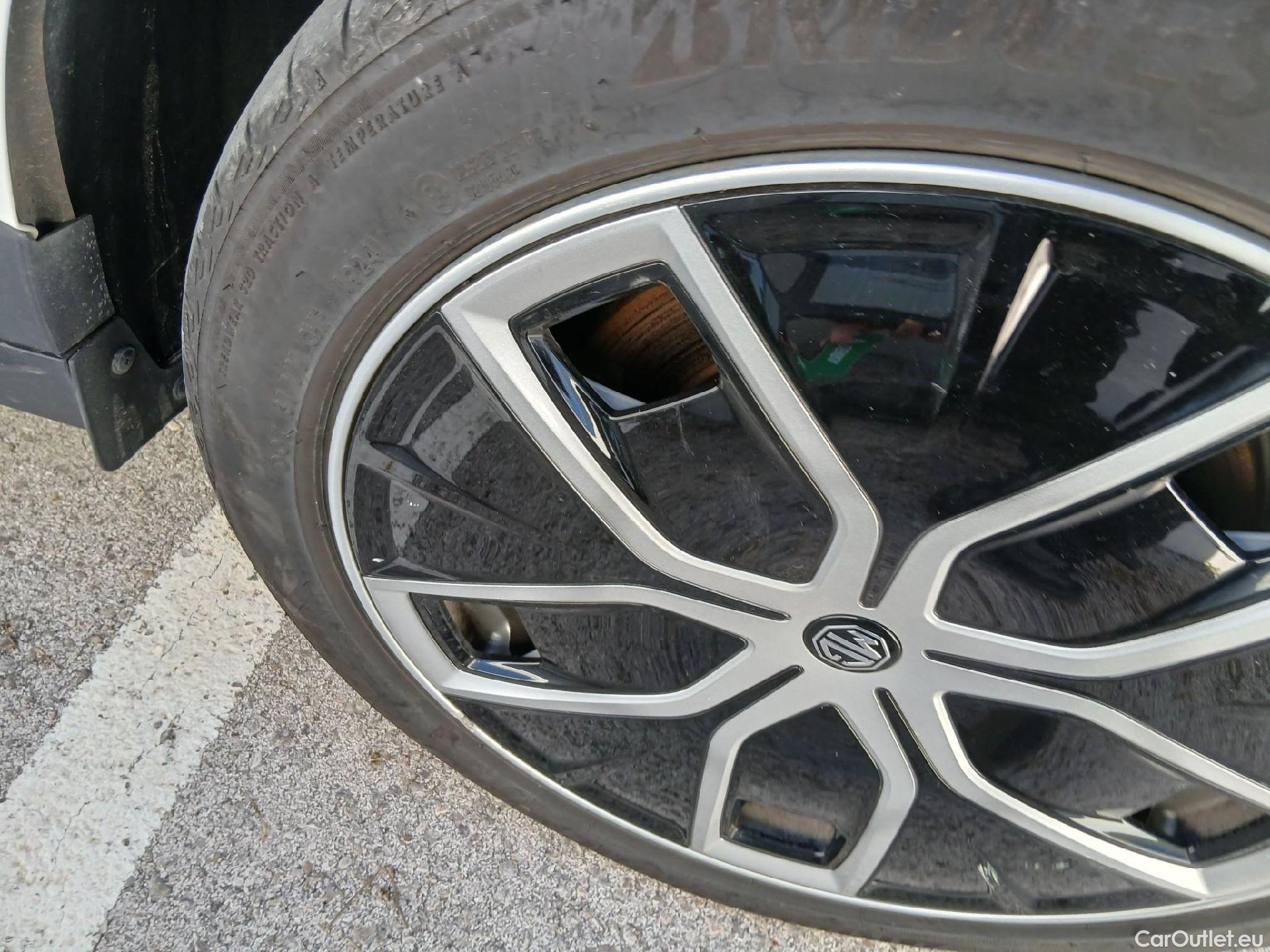  Land Rover  Discovery MG MG4 / 2022 / 5P / berlina con portón 77kWh Extended Range #4