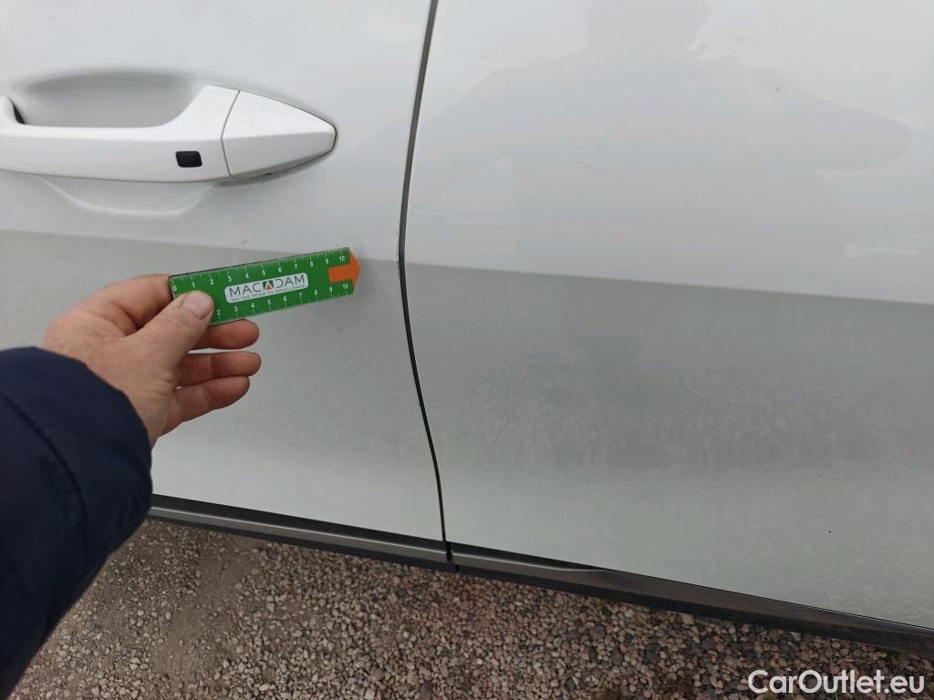  KIA  Sportage KIA  / 2022 / 5P / todoterreno 1.6 T-GDi PHEV 198kW (265CV) Tech 4X4 #34