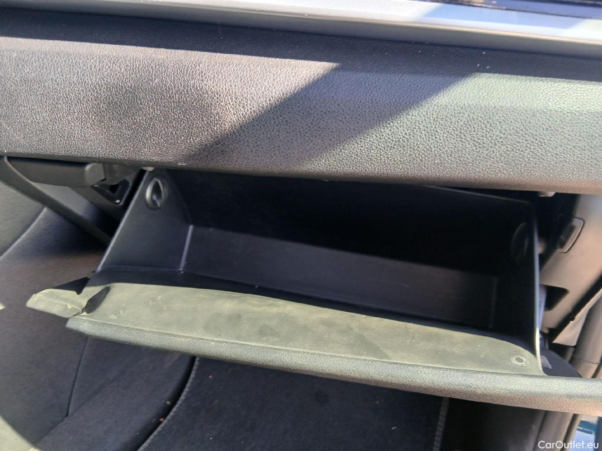  KIA  Niro KIA  / 2019 / 5P / crossover 1.6 GDi HEV 104kW (141CV) Drive #52