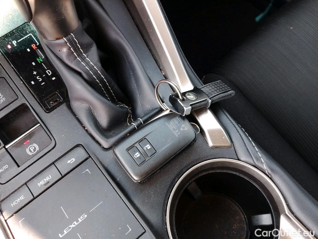  Lexus  NX LEXUS  / 2017 / 5P / todoterreno 2.5 300h Business Navigation 2WD #2