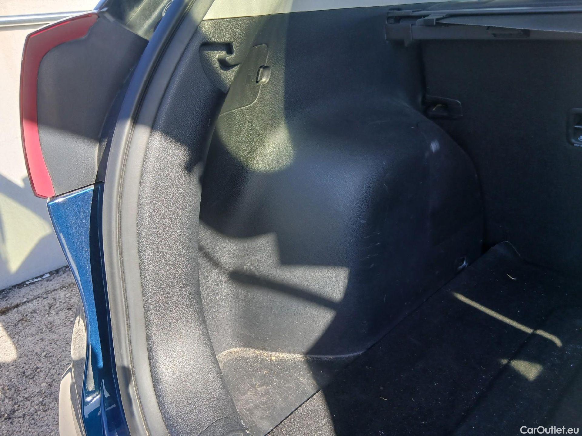  KIA  Niro KIA  / 2019 / 5P / crossover 1.6 GDi HEV 104kW (141CV) Drive #38