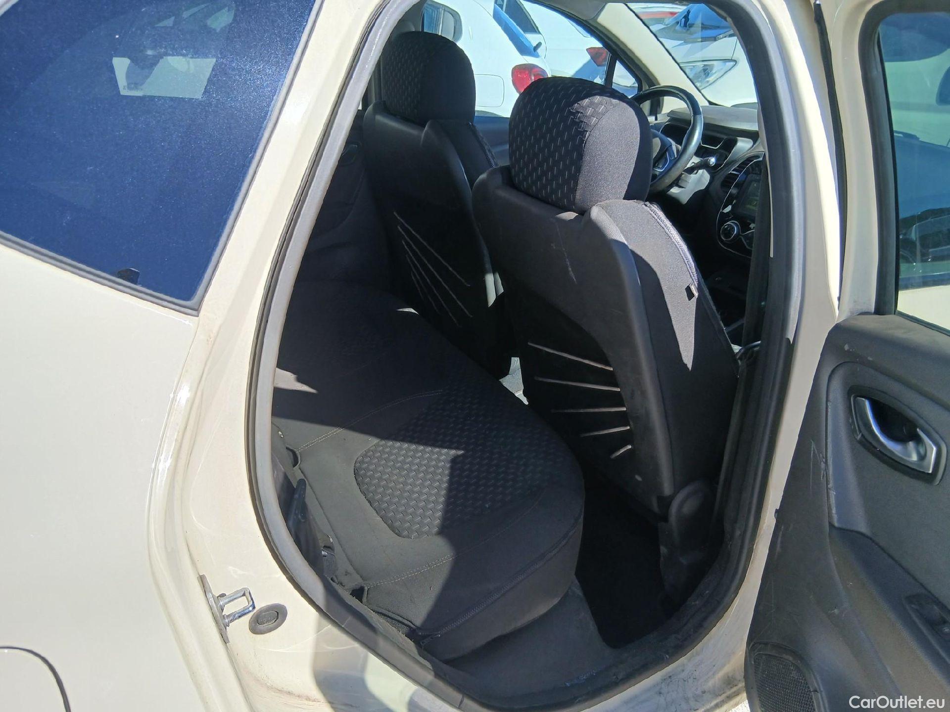  Renault  Captur RENAULT  / 2017 / 5P / crossover Zen TCe 66kW (90CV) -18 (CX) #64