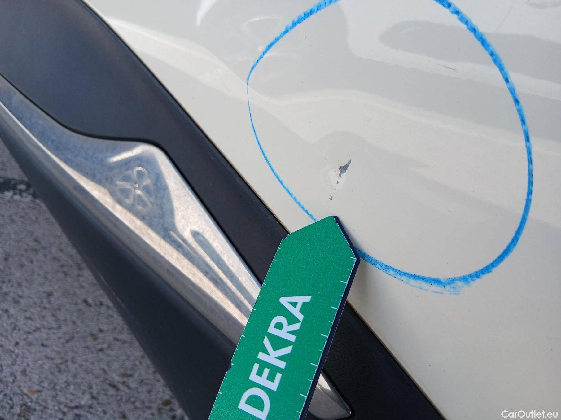  Renault  Captur RENAULT  / 2017 / 5P / crossover Zen TCe 66kW (90CV) -18 (CX) #13