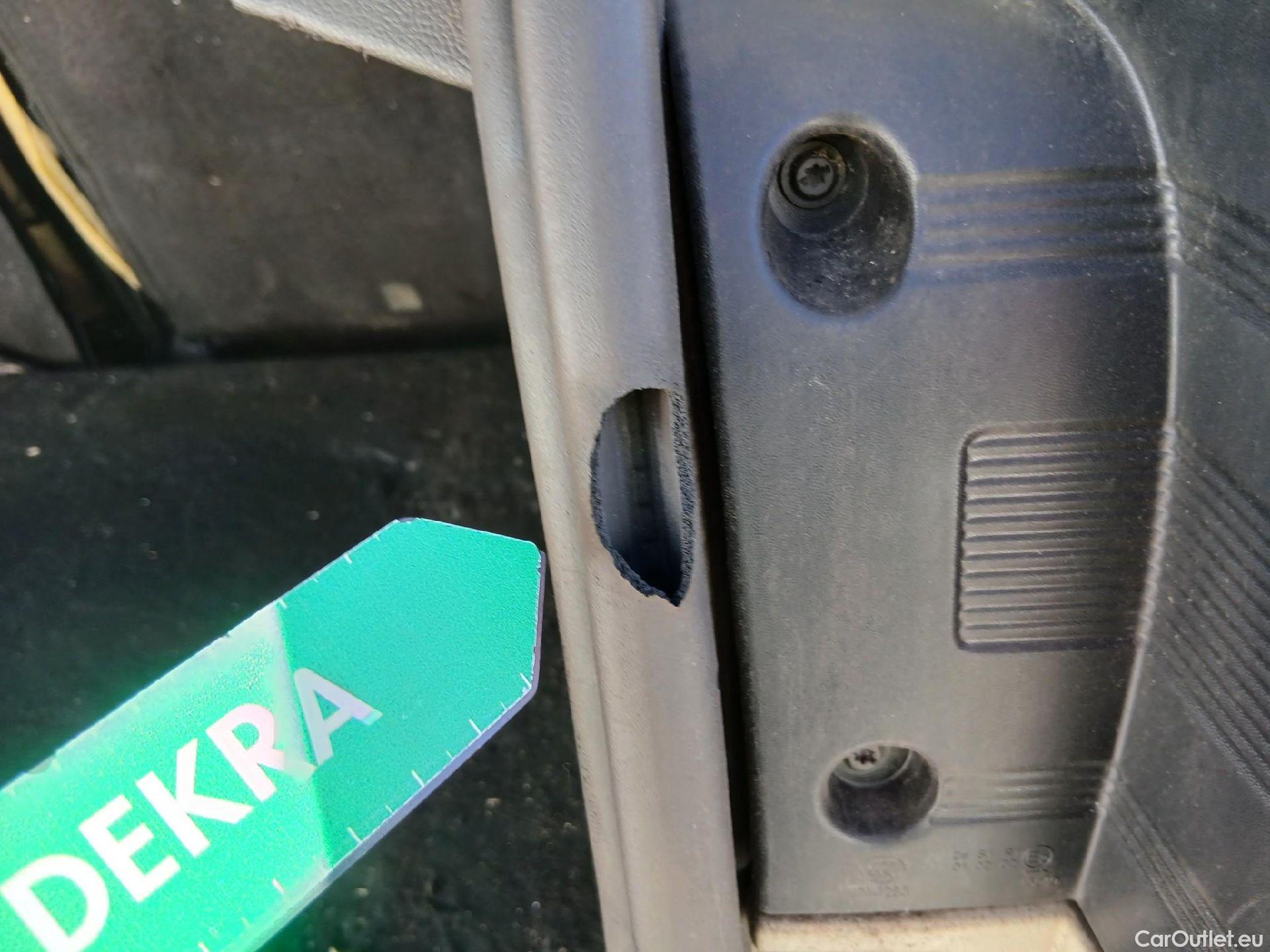  Renault  Captur RENAULT  / 2017 / 5P / crossover Zen TCe 66kW (90CV) -18 (CX) #45