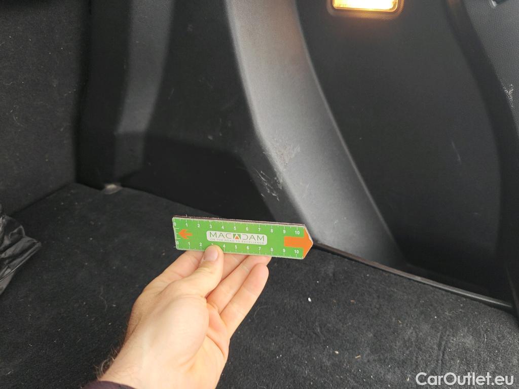  Peugeot  2008 PEUGEOT  / 2019 / 5P / todoterreno Allure Pack BlueHDI 81kW (110CV) (AC) #20