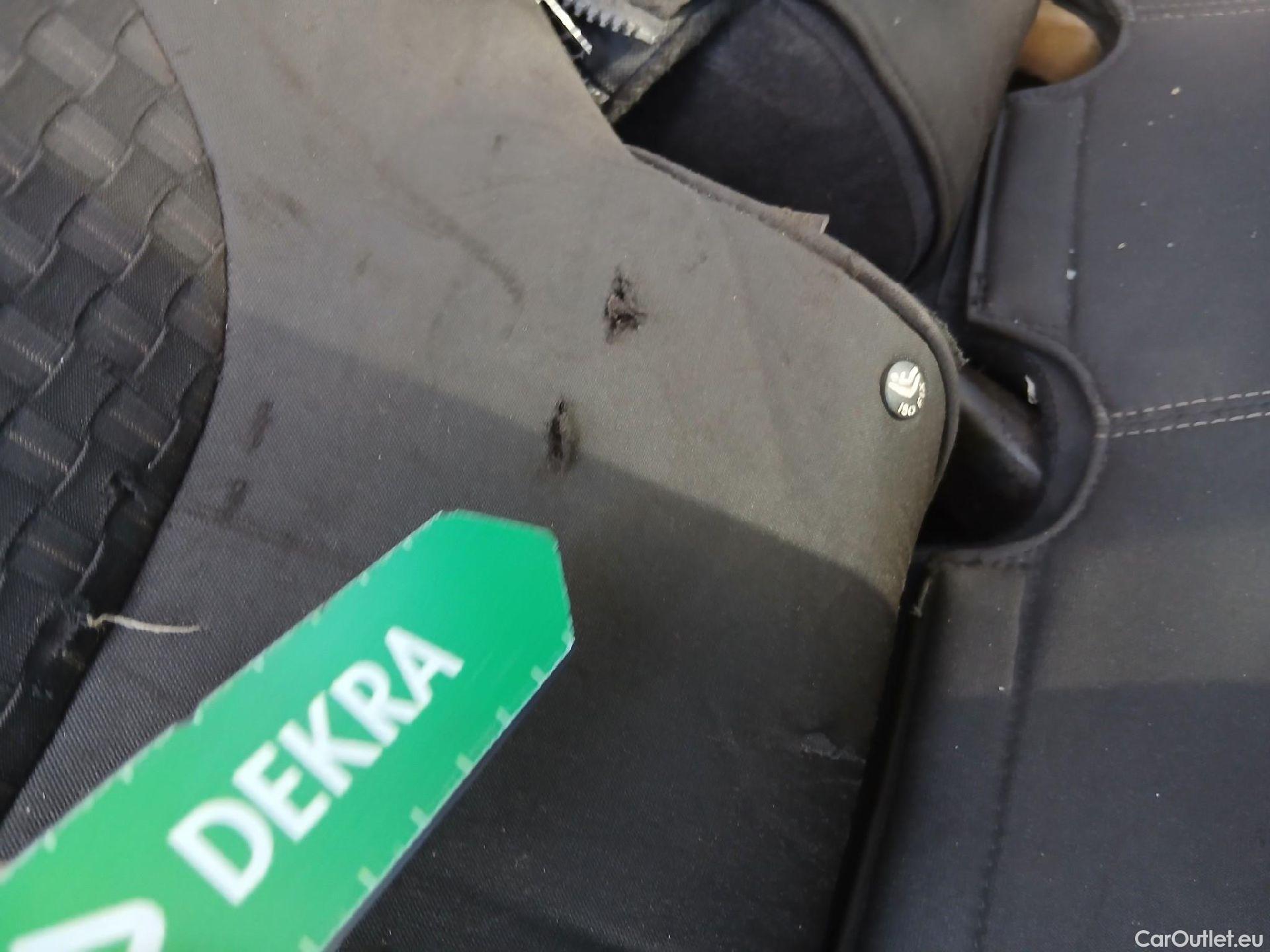  Renault  Captur RENAULT  / 2017 / 5P / crossover Zen TCe 66kW (90CV) -18 (CX) #32