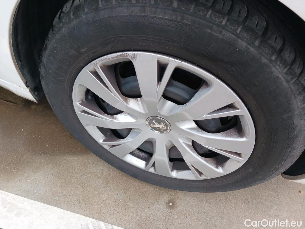  Peugeot  208 PEUGEOT  5p 1G berlina con portón 5P ACTIVE 1.6 BlueHDi 75 #7