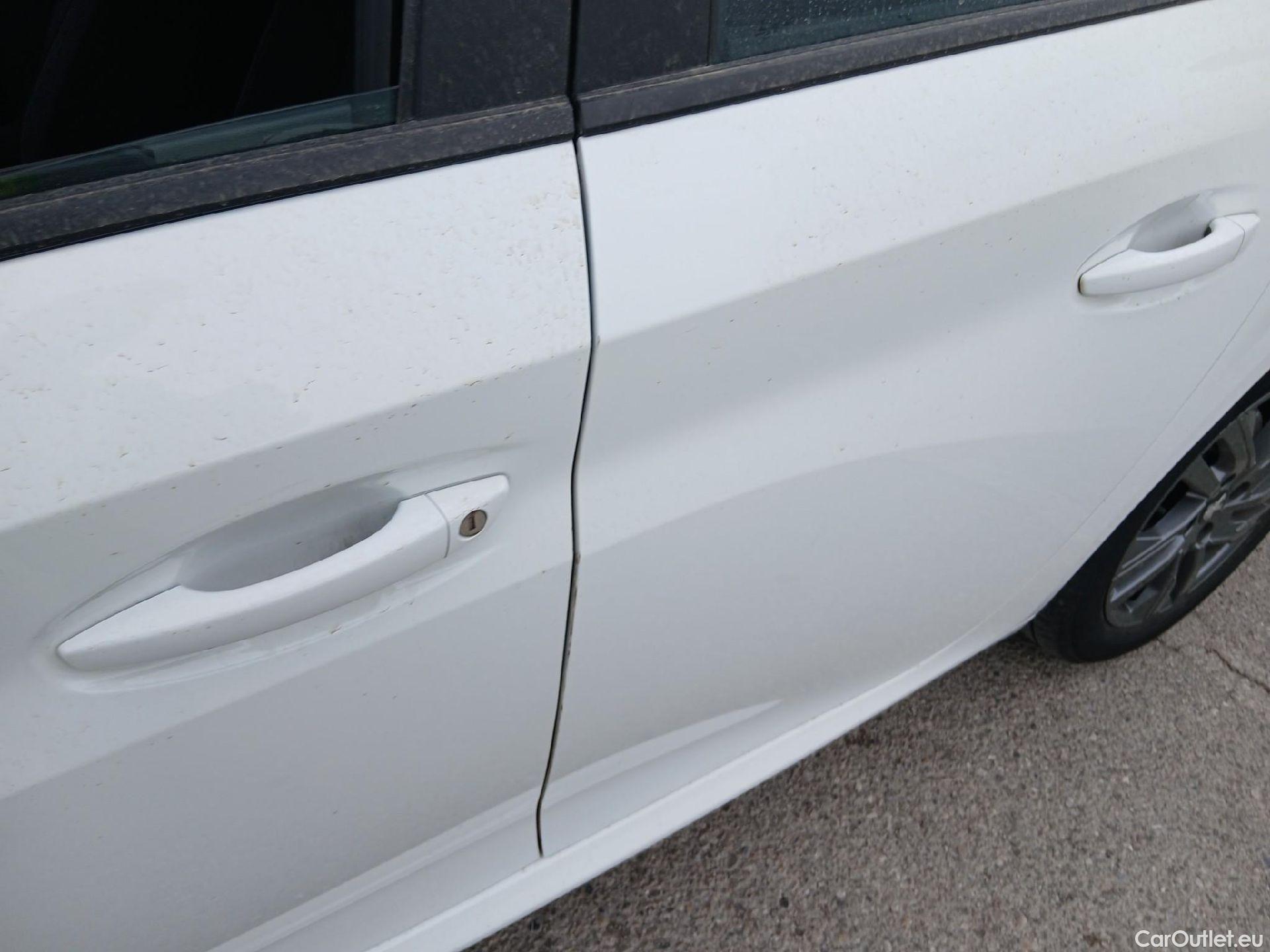  Peugeot  208 PEUGEOT  / 2019 / 5P / berlina con portón BlueHDi 73kW (100CV) Active Pack (AC2) #11