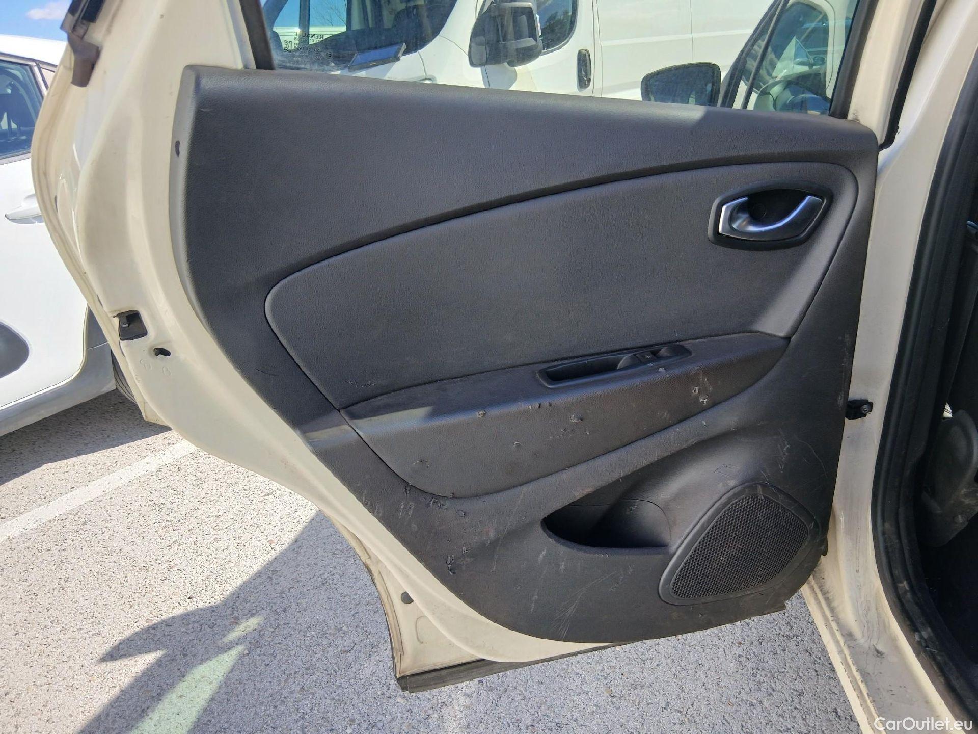  Renault  Captur RENAULT  / 2017 / 5P / crossover Zen TCe 66kW (90CV) -18 (CX) #37