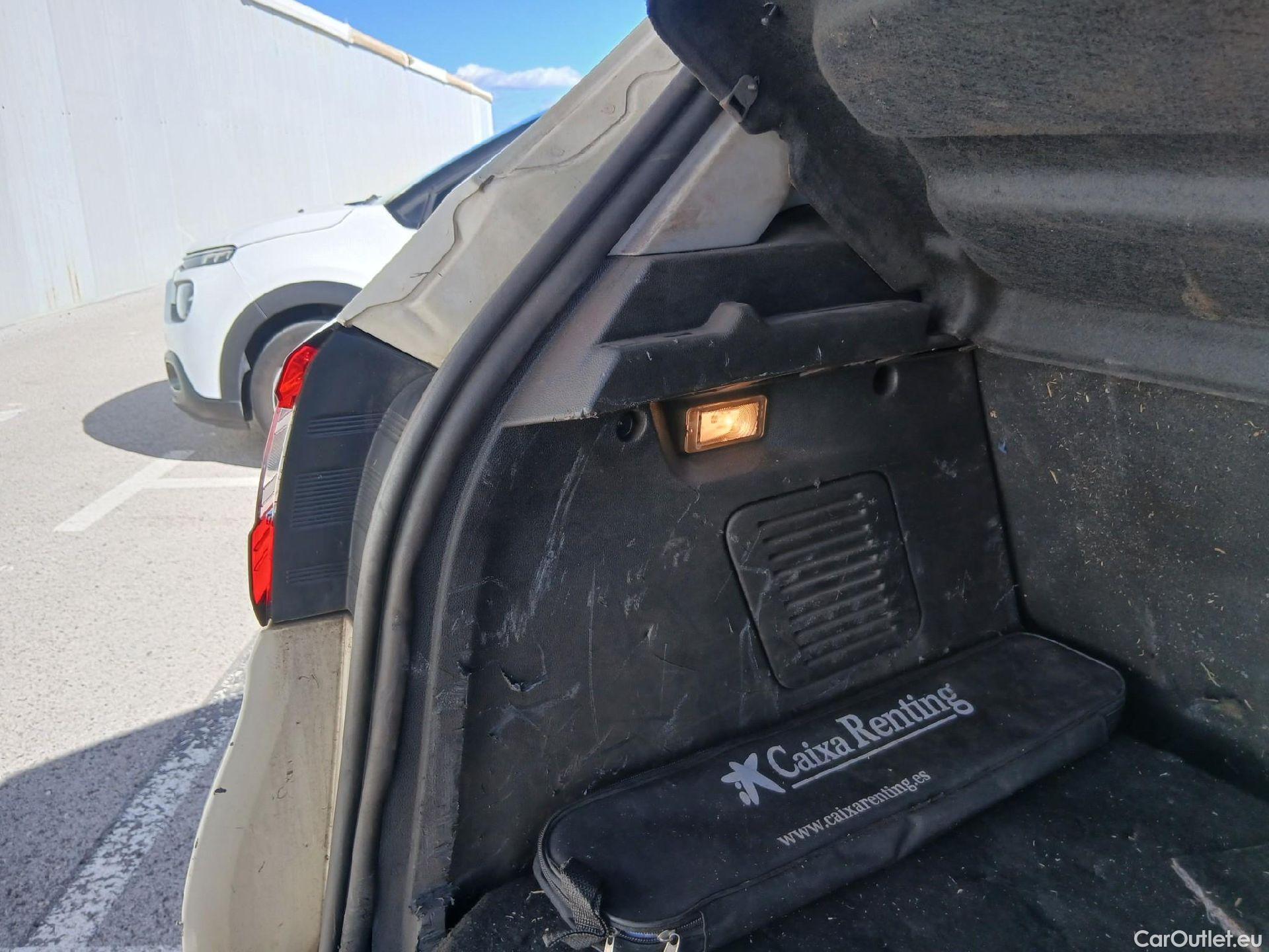  Renault  Captur RENAULT  / 2017 / 5P / crossover Zen TCe 66kW (90CV) -18 (CX) #51