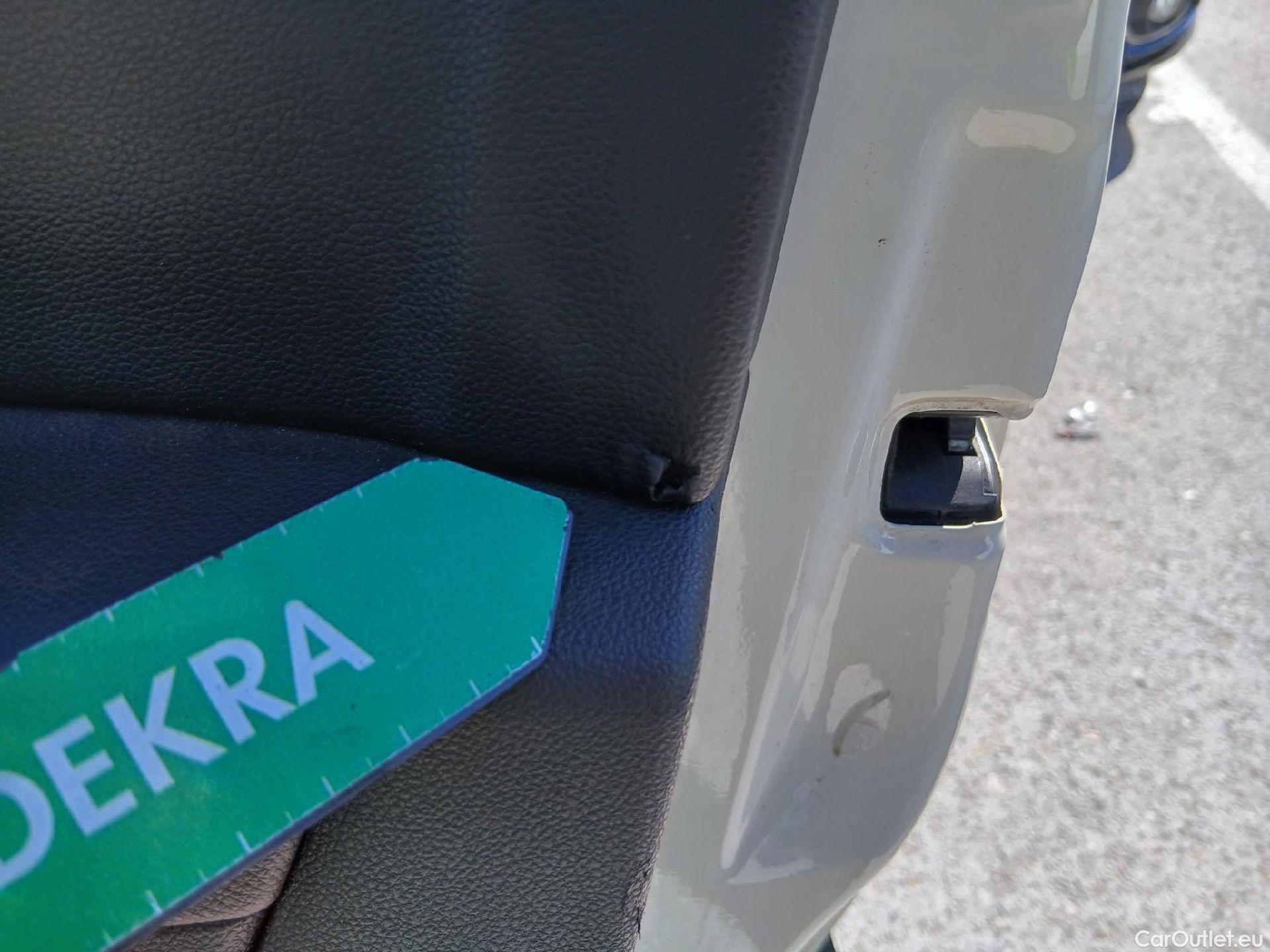  Renault  Captur RENAULT  / 2017 / 5P / crossover Zen TCe 66kW (90CV) -18 (CX) #79