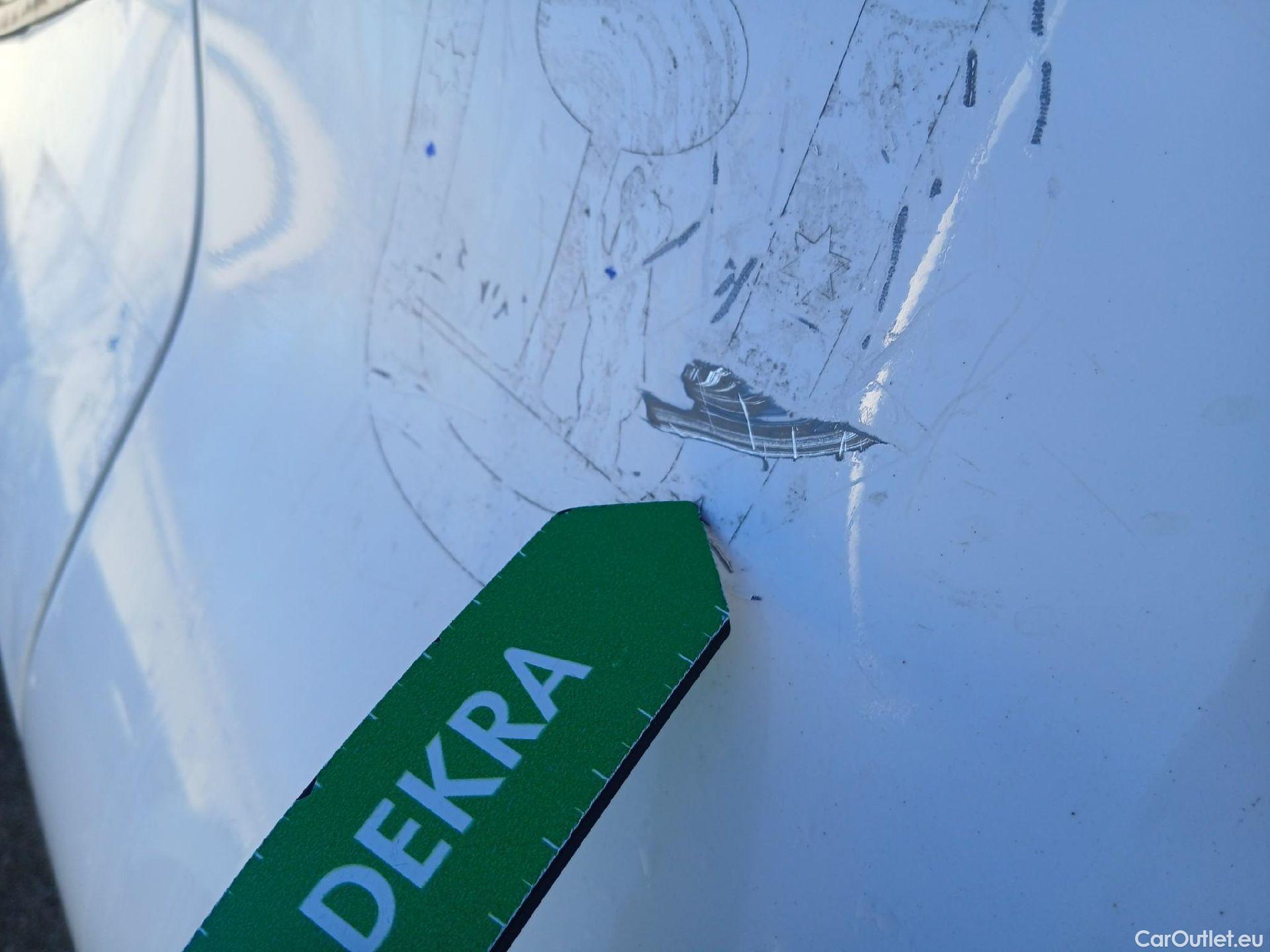  Renault  Clio RENAULT  / 2019 / 5P / berlina con portón Business TCe 74 kW (100CV) GLP #16