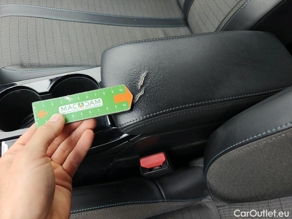  Peugeot  2008 PEUGEOT  / 2019 / 5P / todoterreno Allure Pack BlueHDI 81kW (110CV) (AC) #11