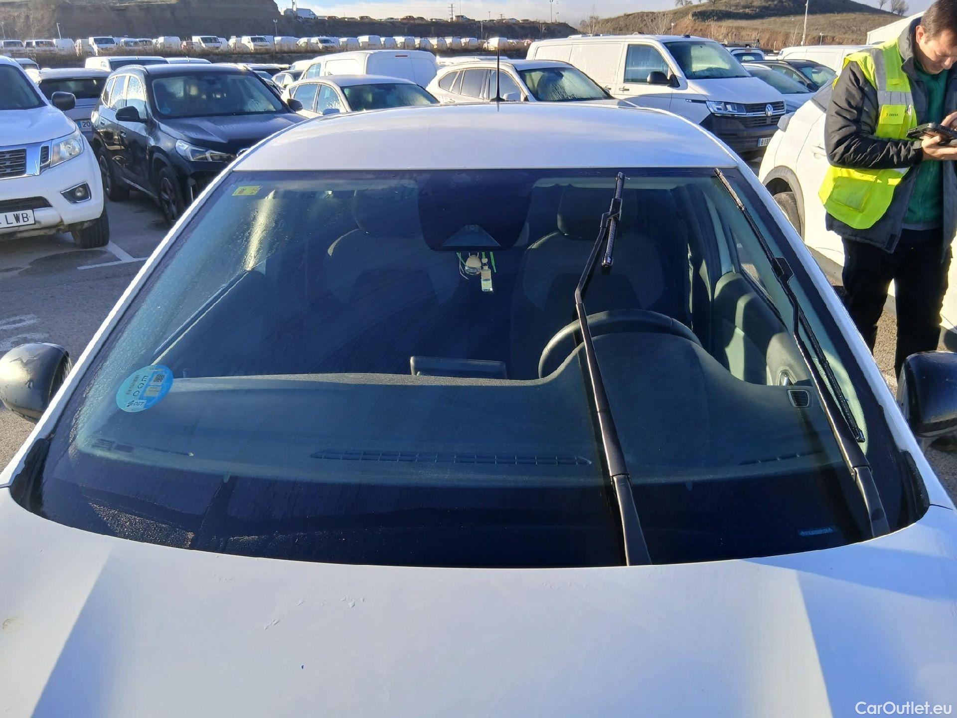  Renault  Clio RENAULT  / 2019 / 5P / berlina con portón Business TCe 74 kW (100CV) GLP #1