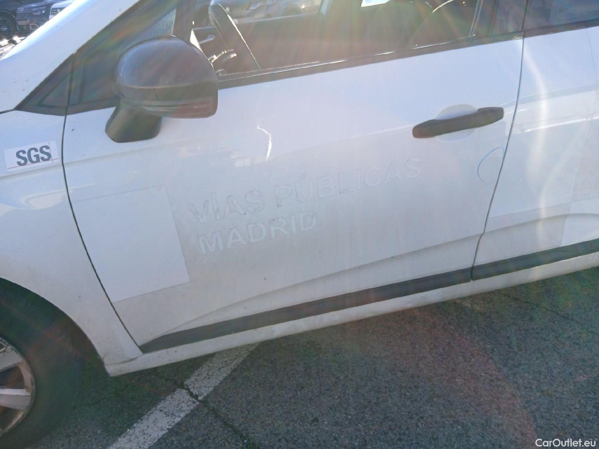  Renault  Clio RENAULT  / 2019 / 5P / berlina con portón Business TCe 74 kW (100CV) GLP #9