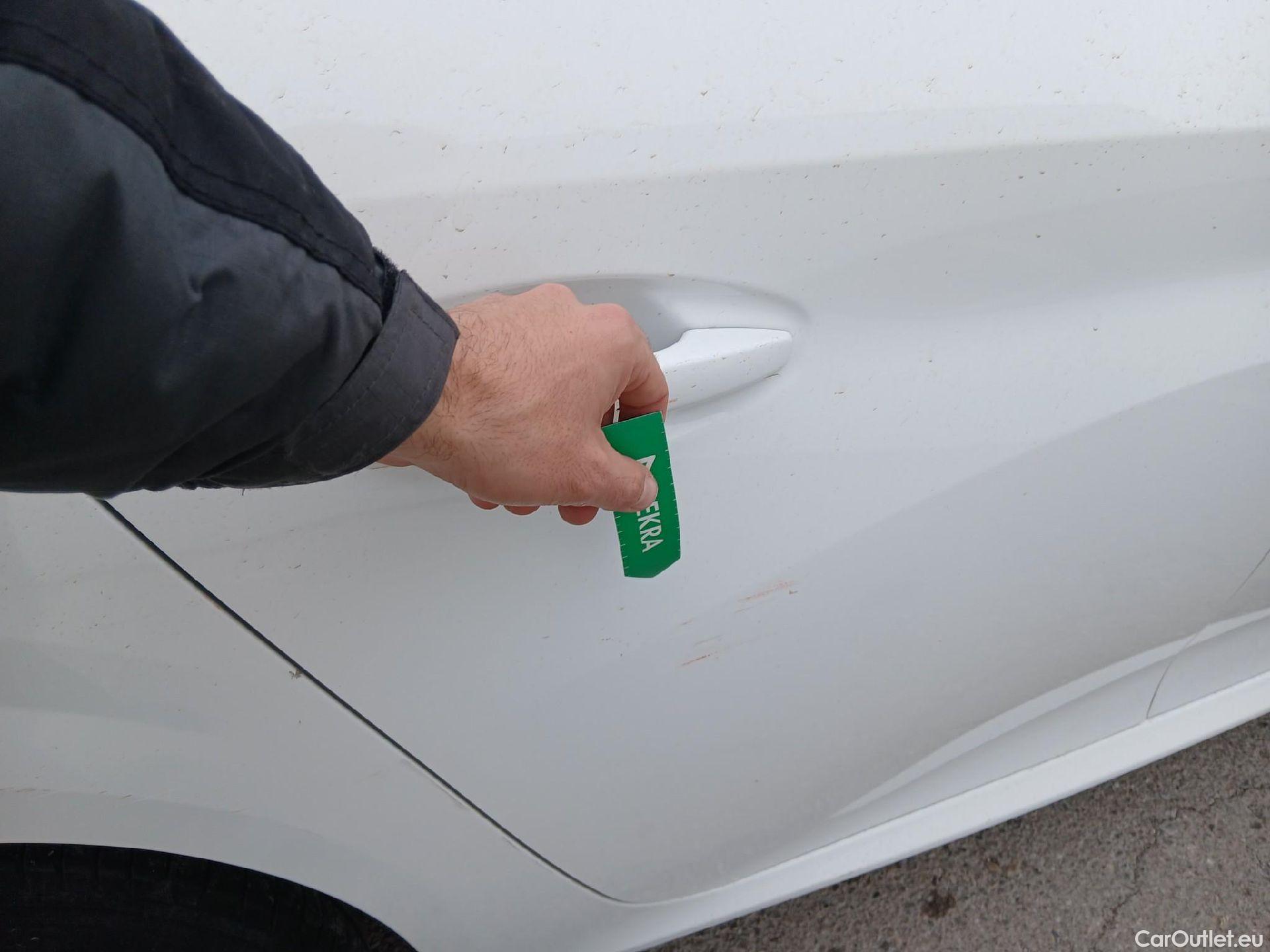  Peugeot  208 PEUGEOT  / 2019 / 5P / berlina con portón BlueHDi 73kW (100CV) Active Pack (AC2) #21