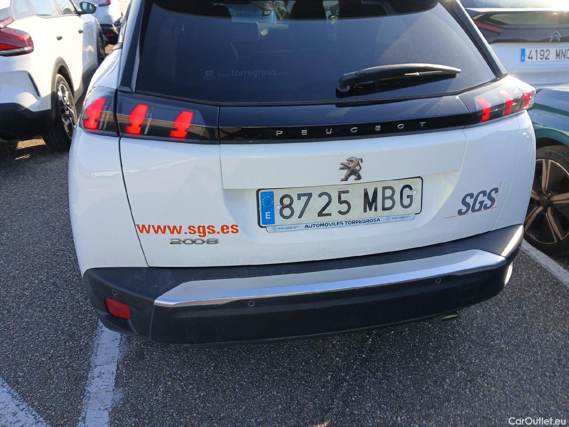  Peugeot  2008 PEUGEOT  / 2019 / 5P / todoterreno Allure BlueHDI 81kW (110CV) #3