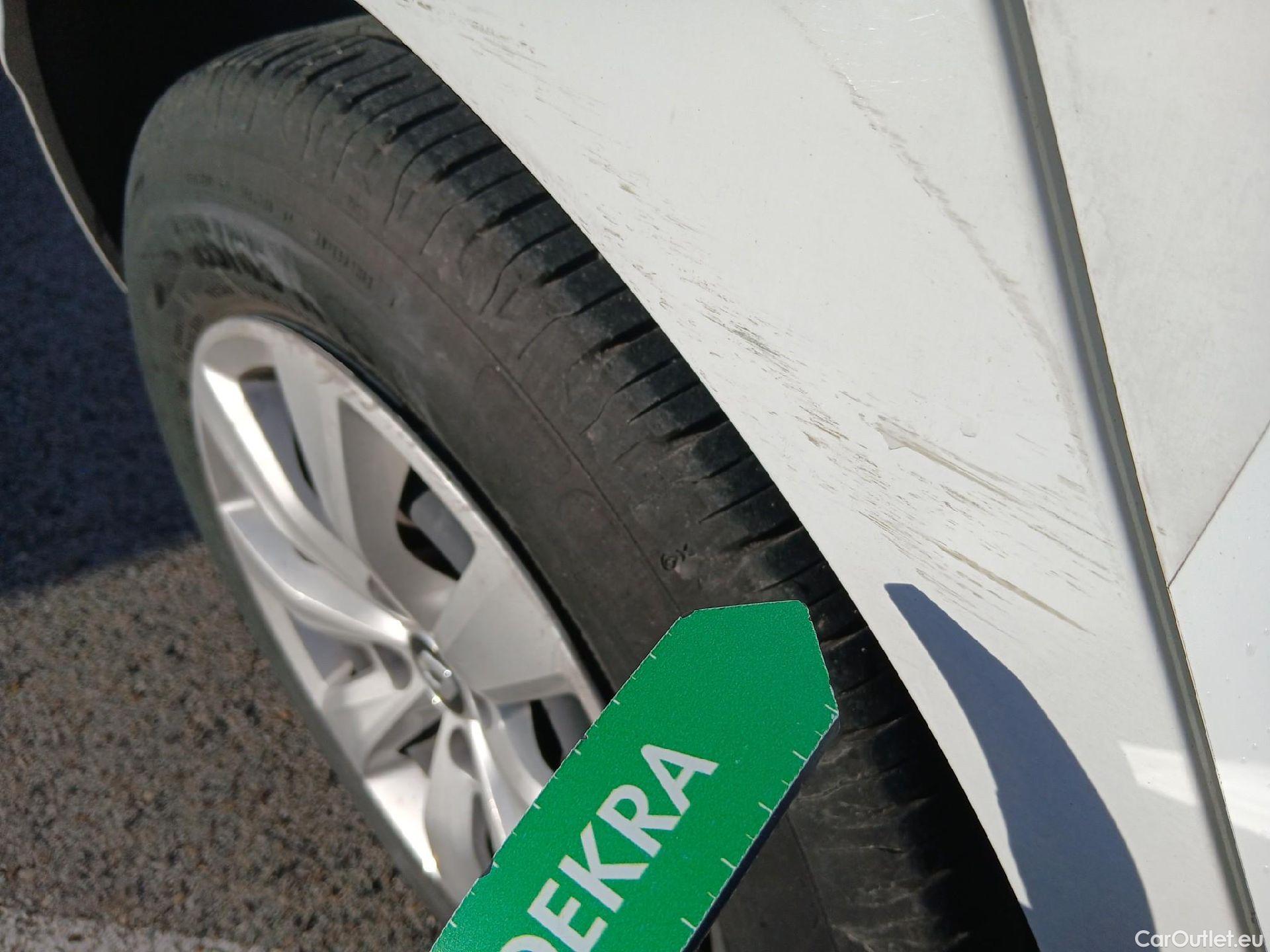  Renault  Clio RENAULT  / 2019 / 5P / berlina con portón Business TCe 74 kW (100CV) GLP #22