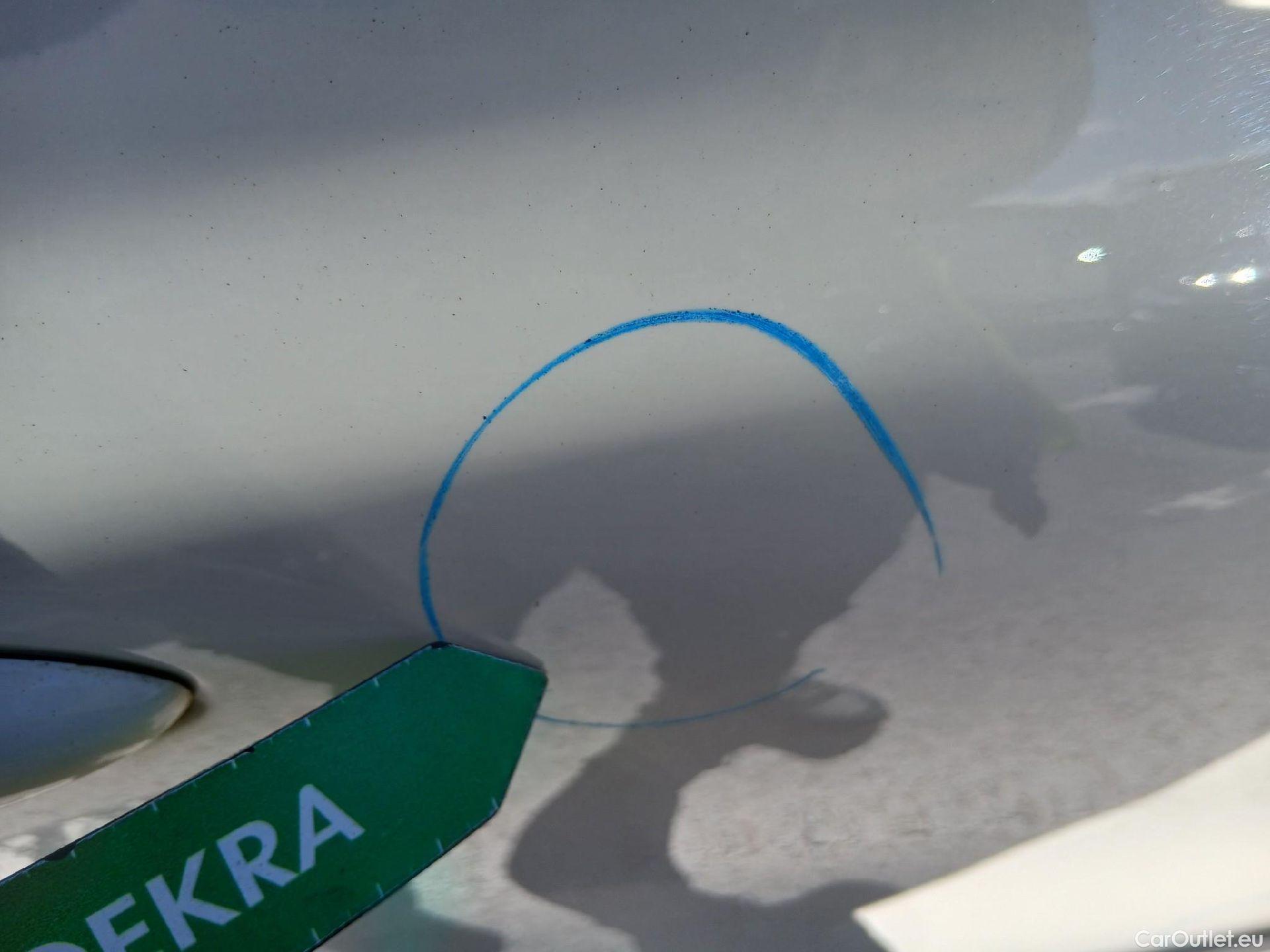  Renault  Captur RENAULT  / 2017 / 5P / crossover Zen TCe 66kW (90CV) -18 (CX) #77