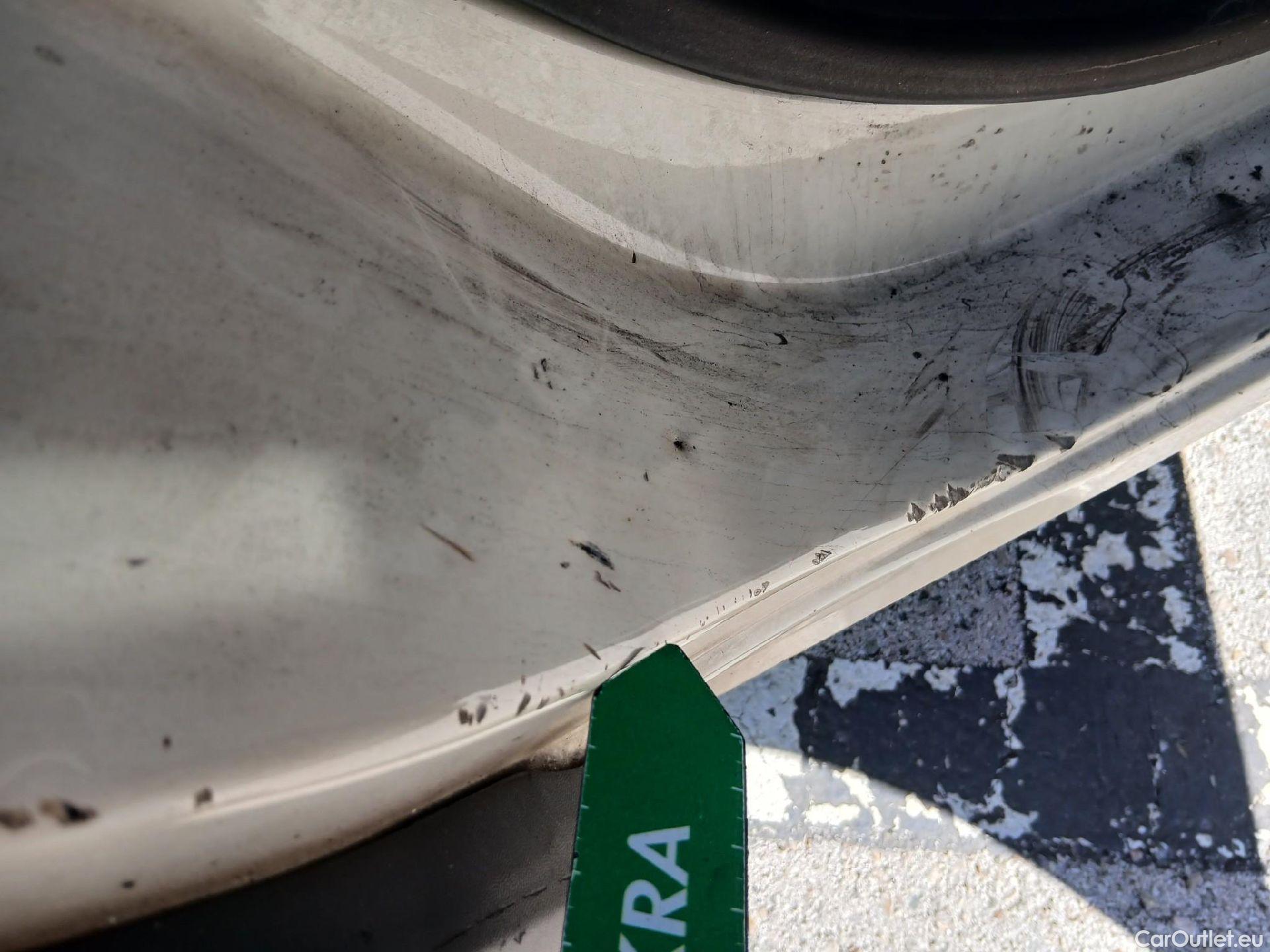  Renault  Captur RENAULT  / 2017 / 5P / crossover Zen TCe 66kW (90CV) -18 (CX) #62