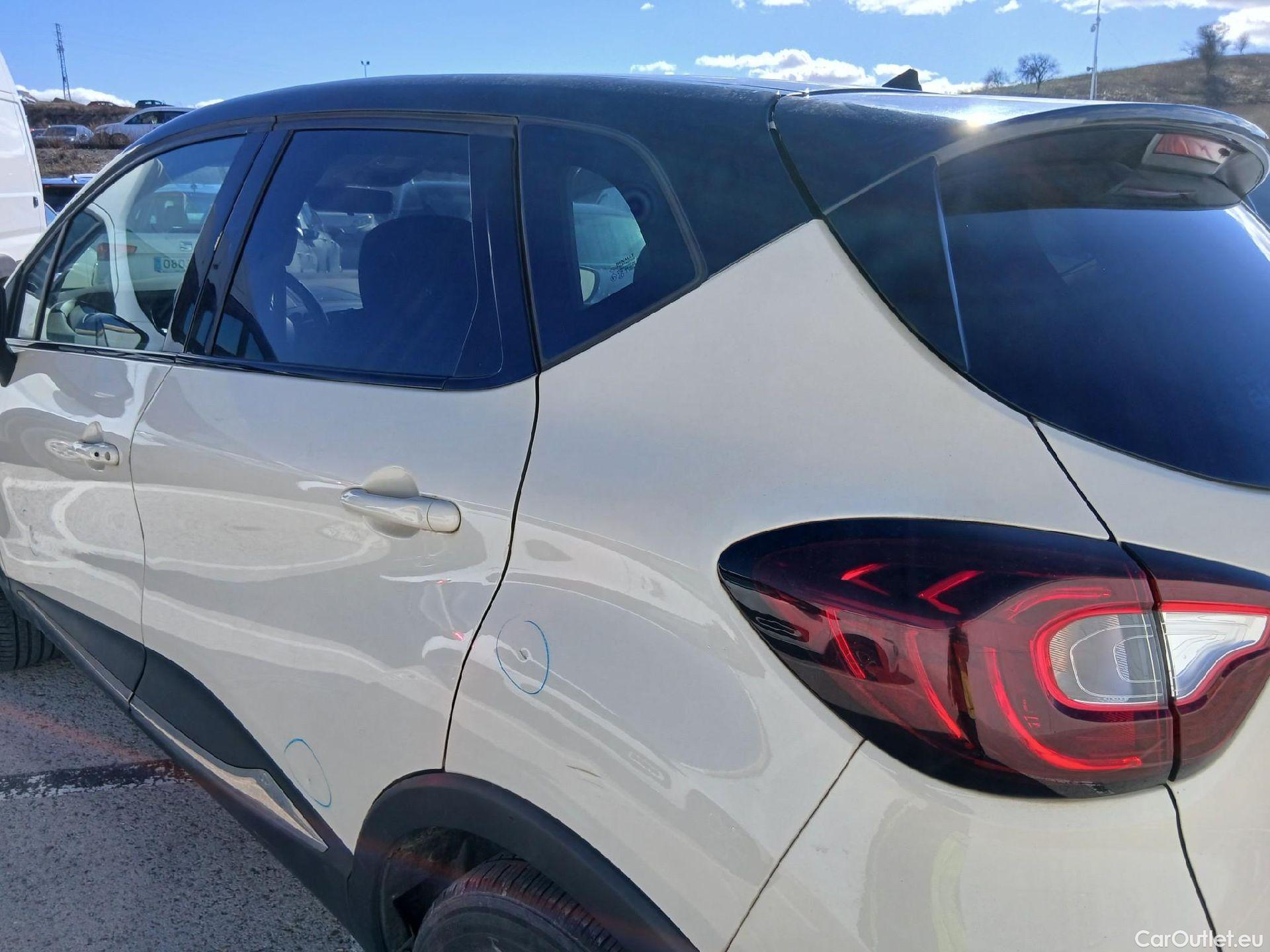  Renault  Captur RENAULT  / 2017 / 5P / crossover Zen TCe 66kW (90CV) -18 (CX) #15