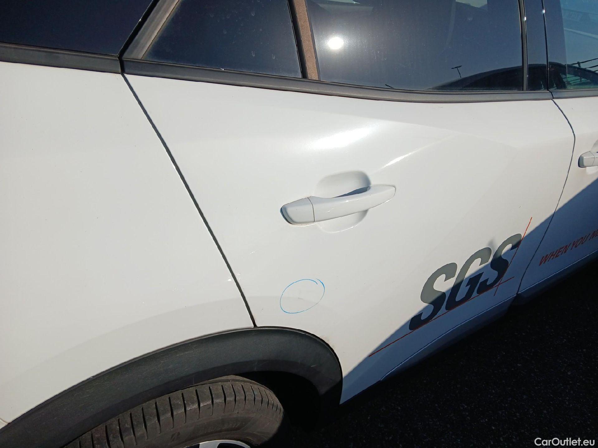  Peugeot  2008 PEUGEOT  / 2019 / 5P / todoterreno Allure BlueHDI 81kW (110CV) #4