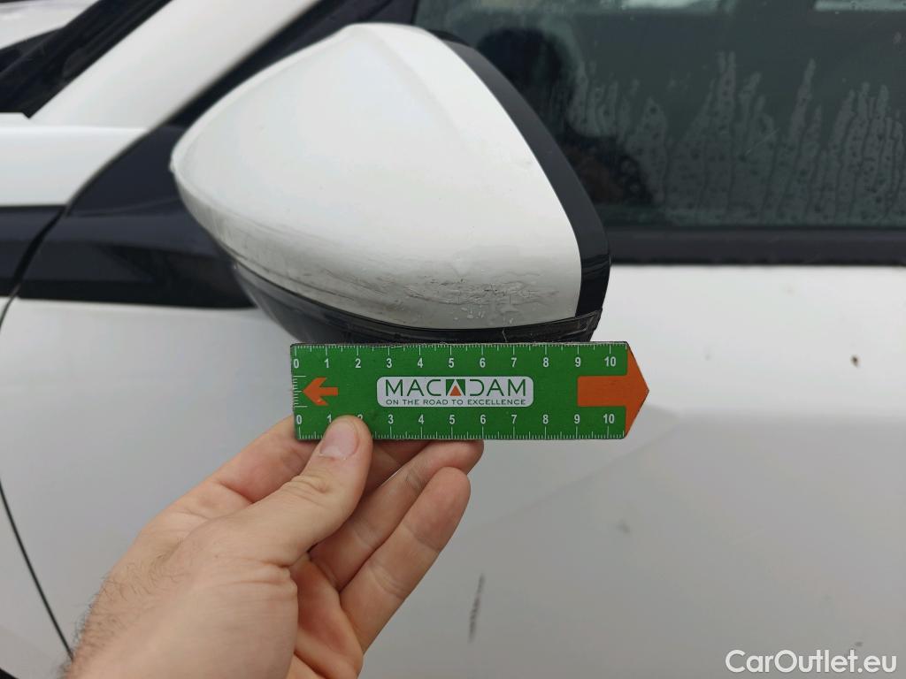  Peugeot  2008 PEUGEOT  / 2019 / 5P / todoterreno Allure Pack BlueHDI 81kW (110CV) (AC) #31