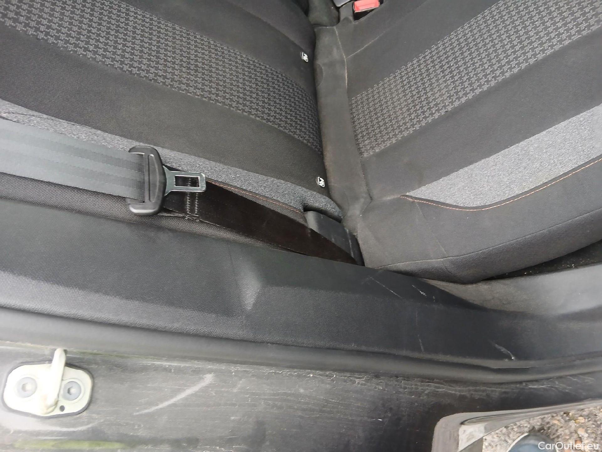  Peugeot  3008 PEUGEOT  / 2020 / 5P / todoterreno 1.5 BlueHDi 96kW (130CV) S&S Active Pack (AC3) #40